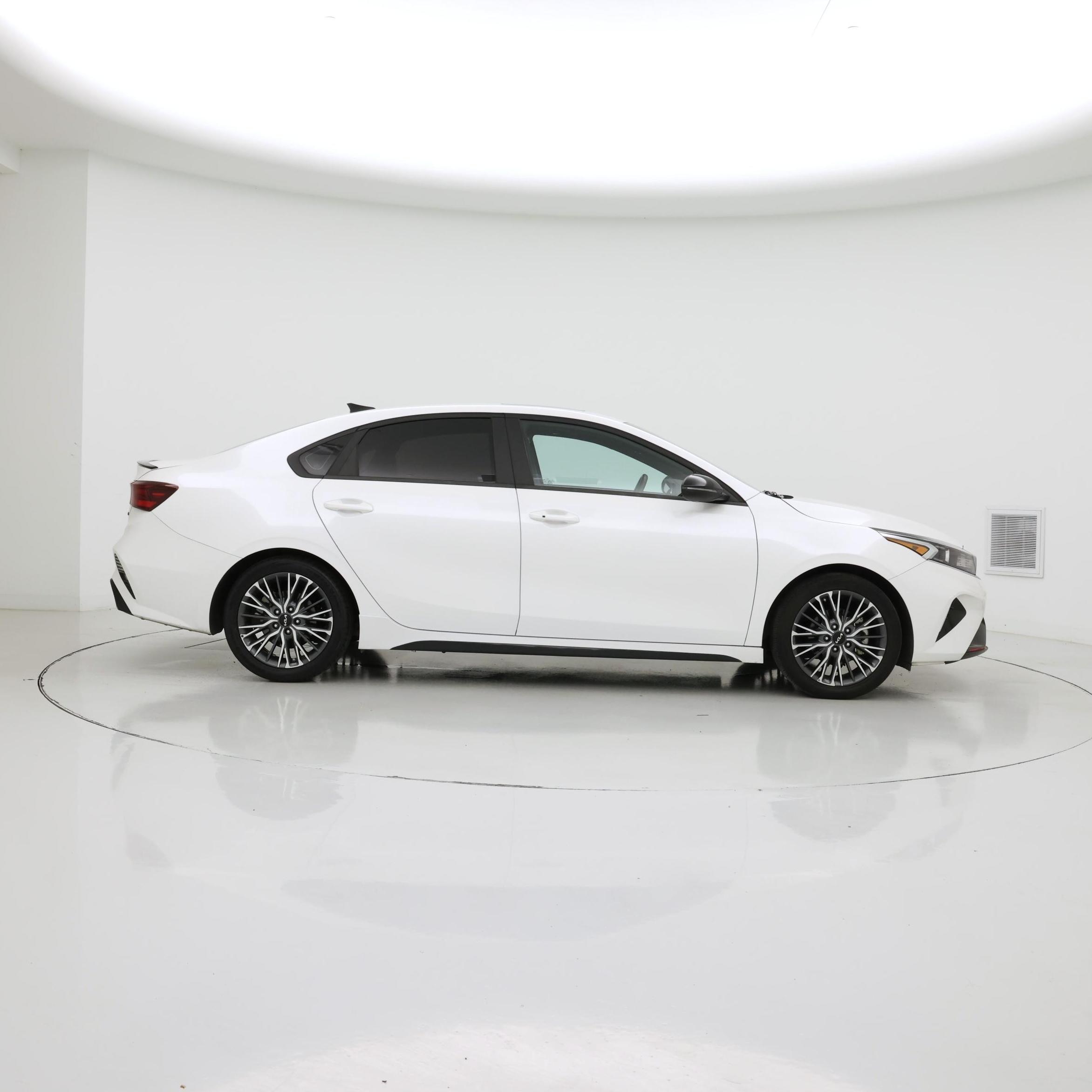 Thumbnail: 2023 Kia Forte - 7