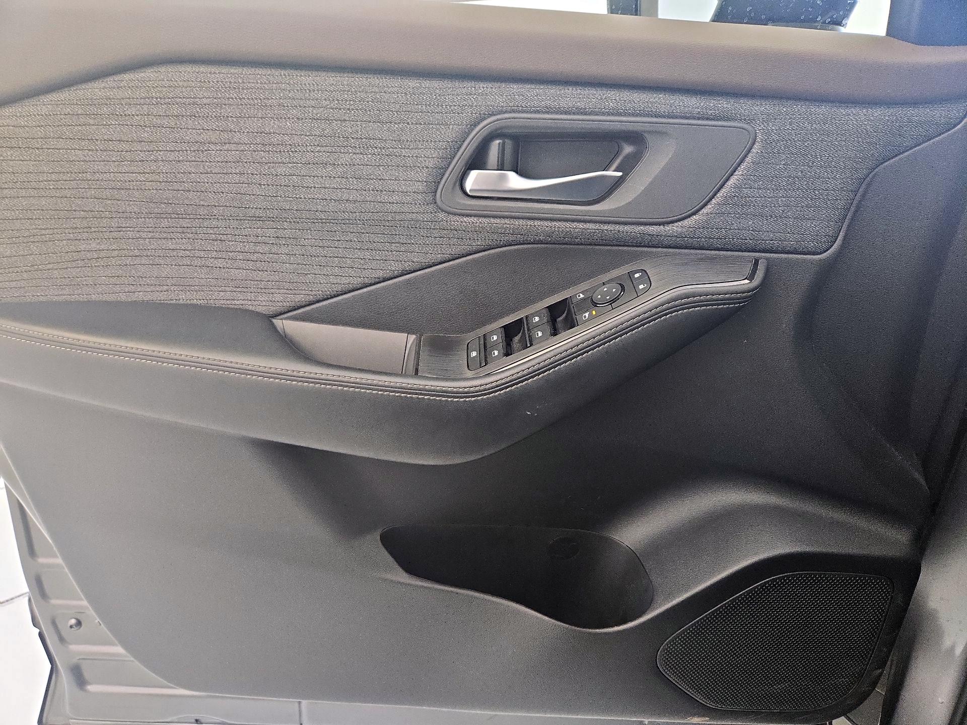 Thumbnail: 2023 Nissan Rogue - 12