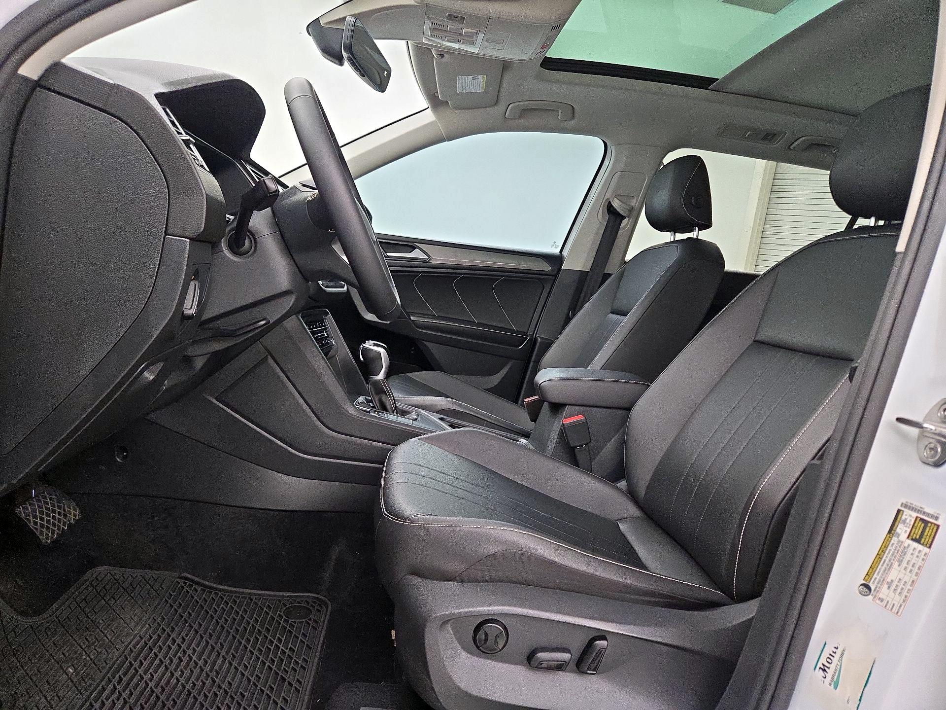 Thumbnail: 2022 Volkswagen Tiguan - 11