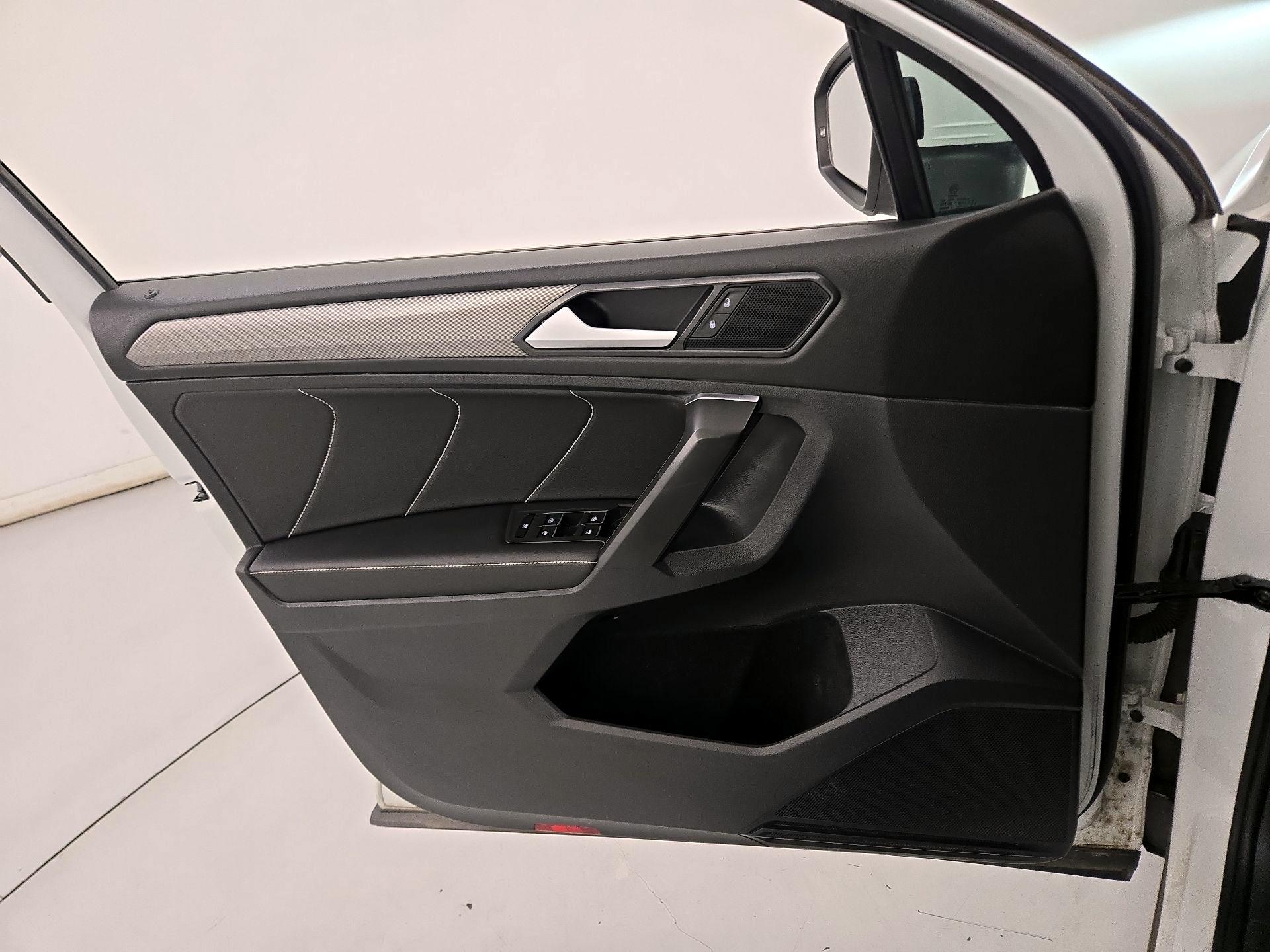 Thumbnail: 2022 Volkswagen Tiguan - 12