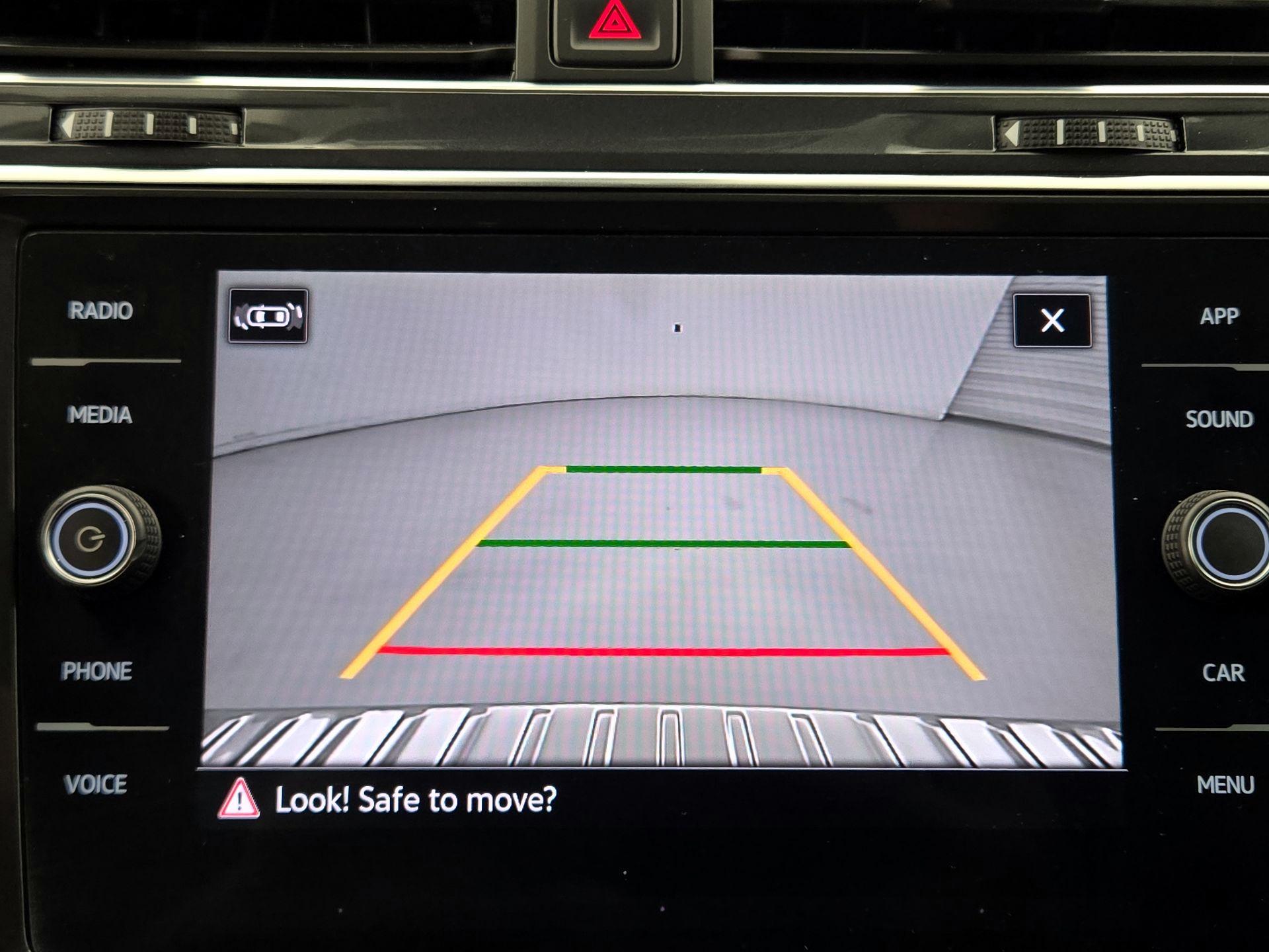 Thumbnail: 2022 Volkswagen Tiguan - 14