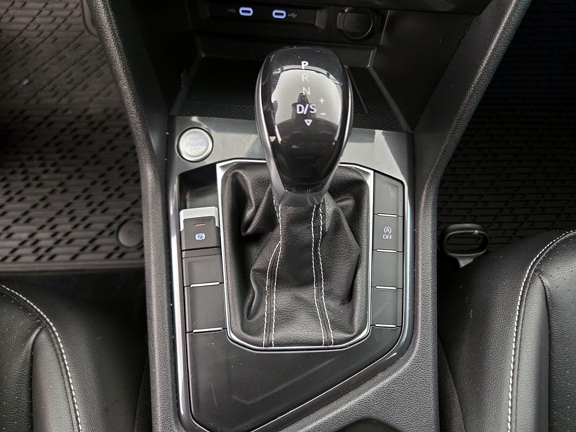 Thumbnail: 2022 Volkswagen Tiguan - 17