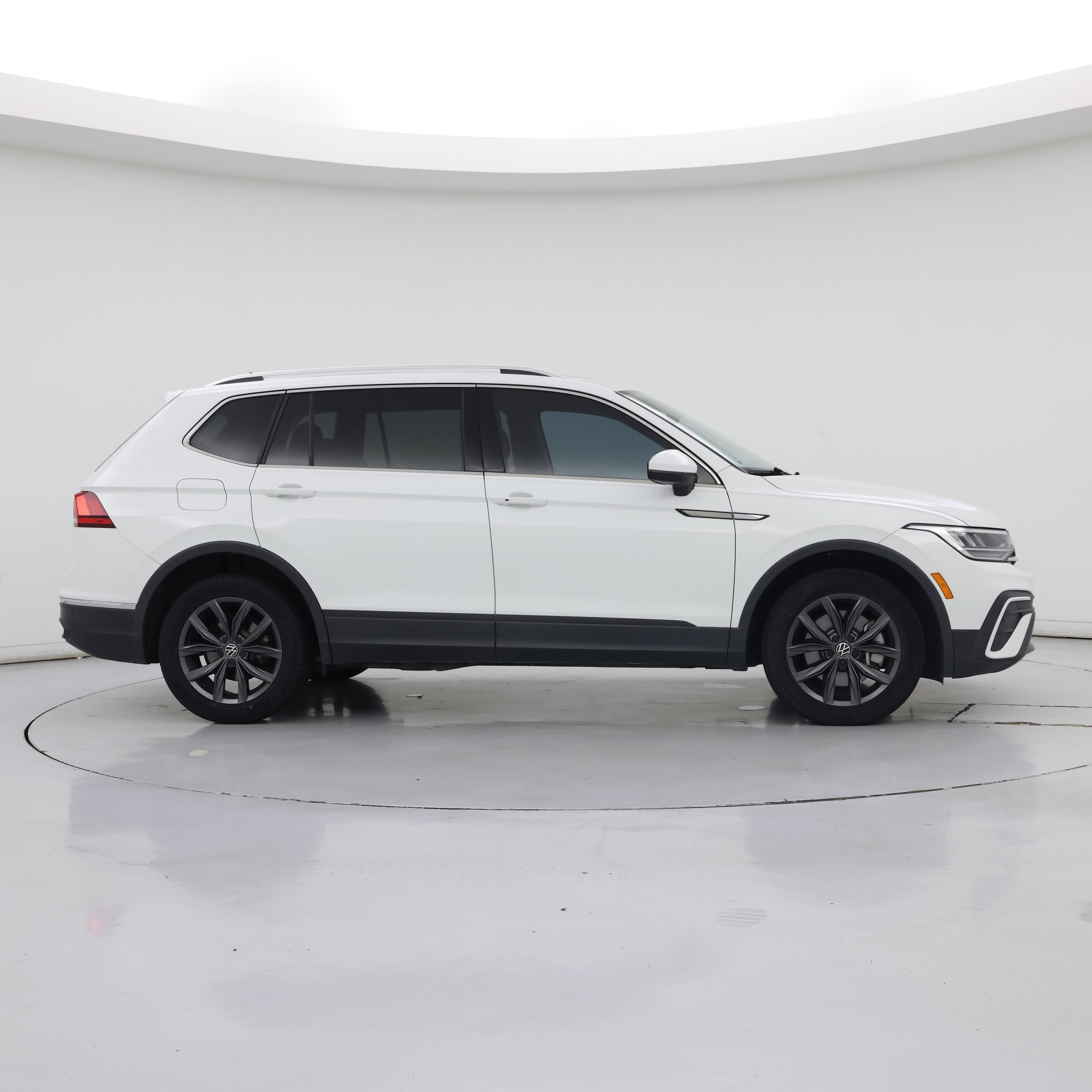 Thumbnail: 2022 Volkswagen Tiguan - 7