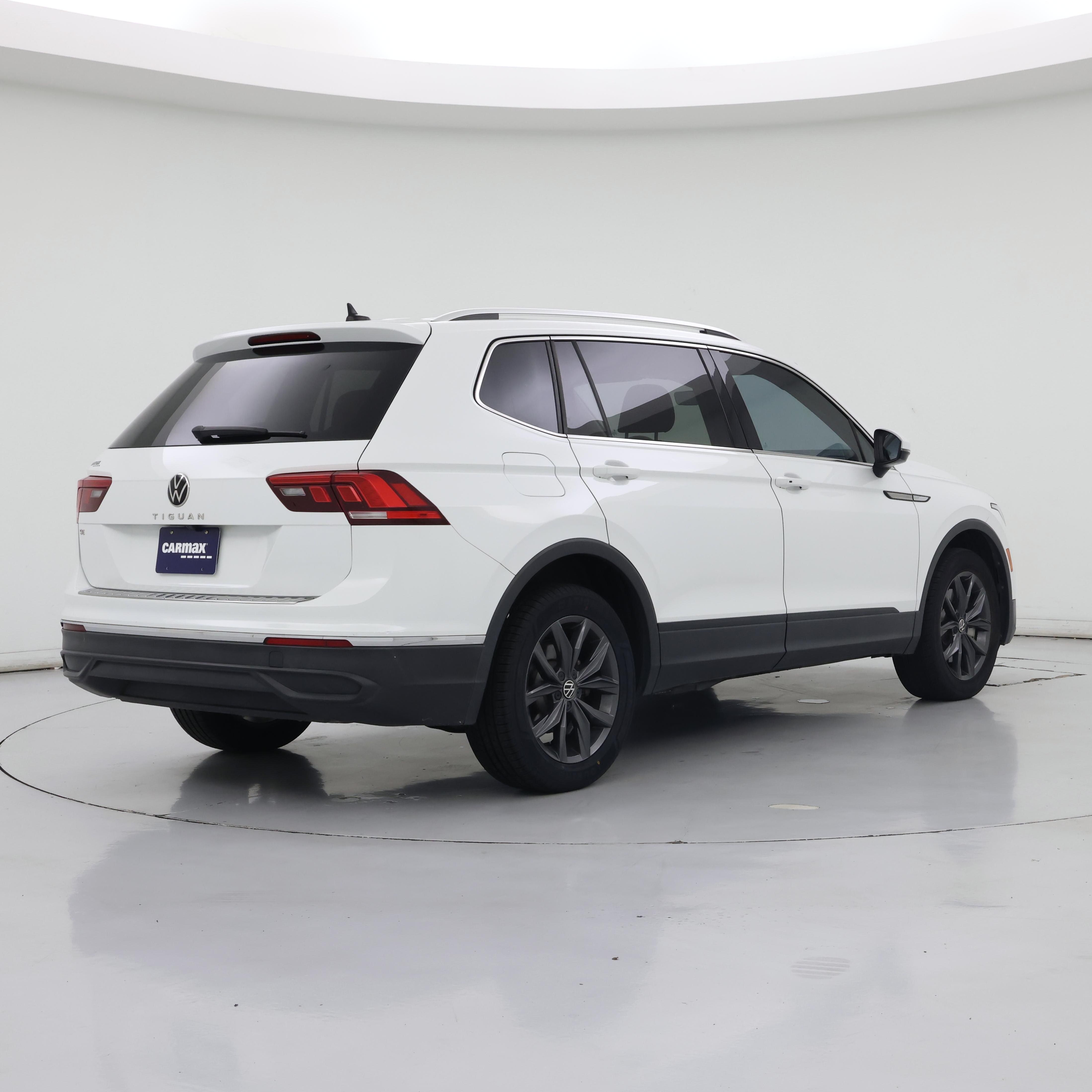 Thumbnail: 2022 Volkswagen Tiguan - 8