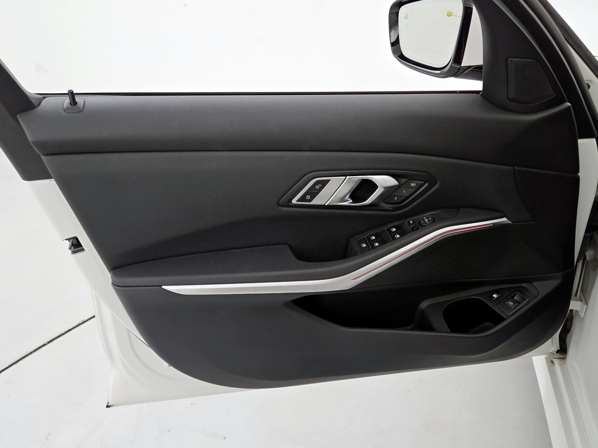 Thumbnail: 2021 BMW 3 Series - 12