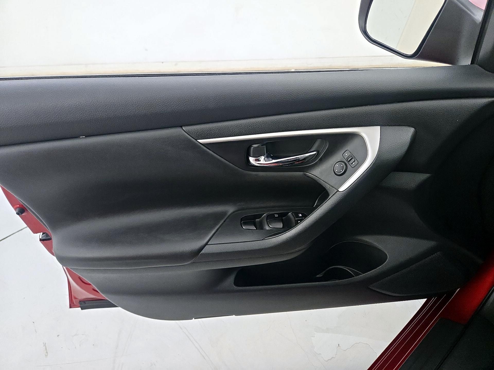 Thumbnail: 2018 Nissan Altima - 12