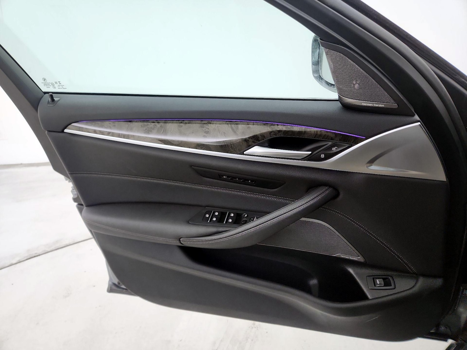 2023 BMW 5 Series 530i - Photo 13