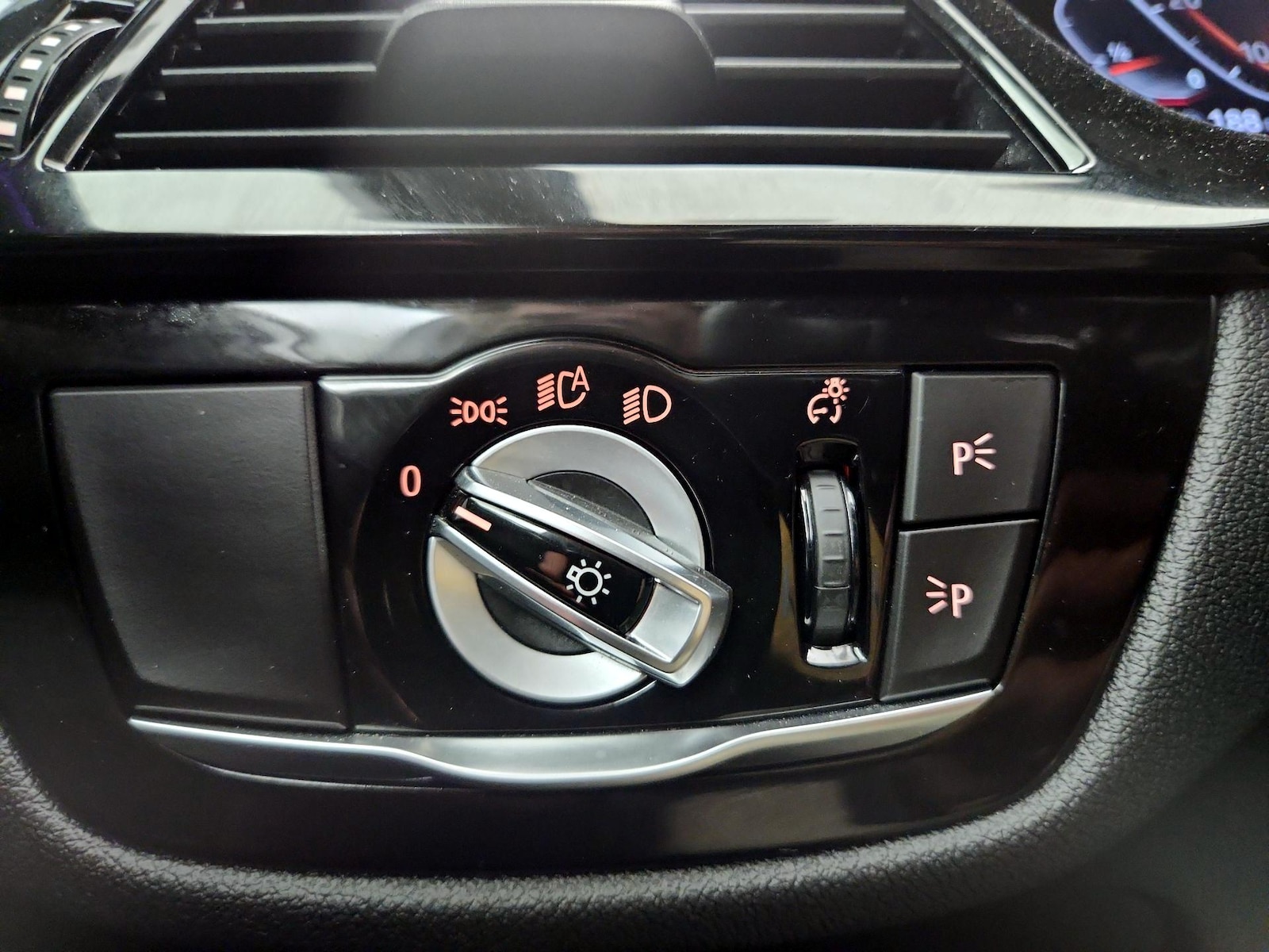 2023 BMW 5 Series 530i - Photo 14