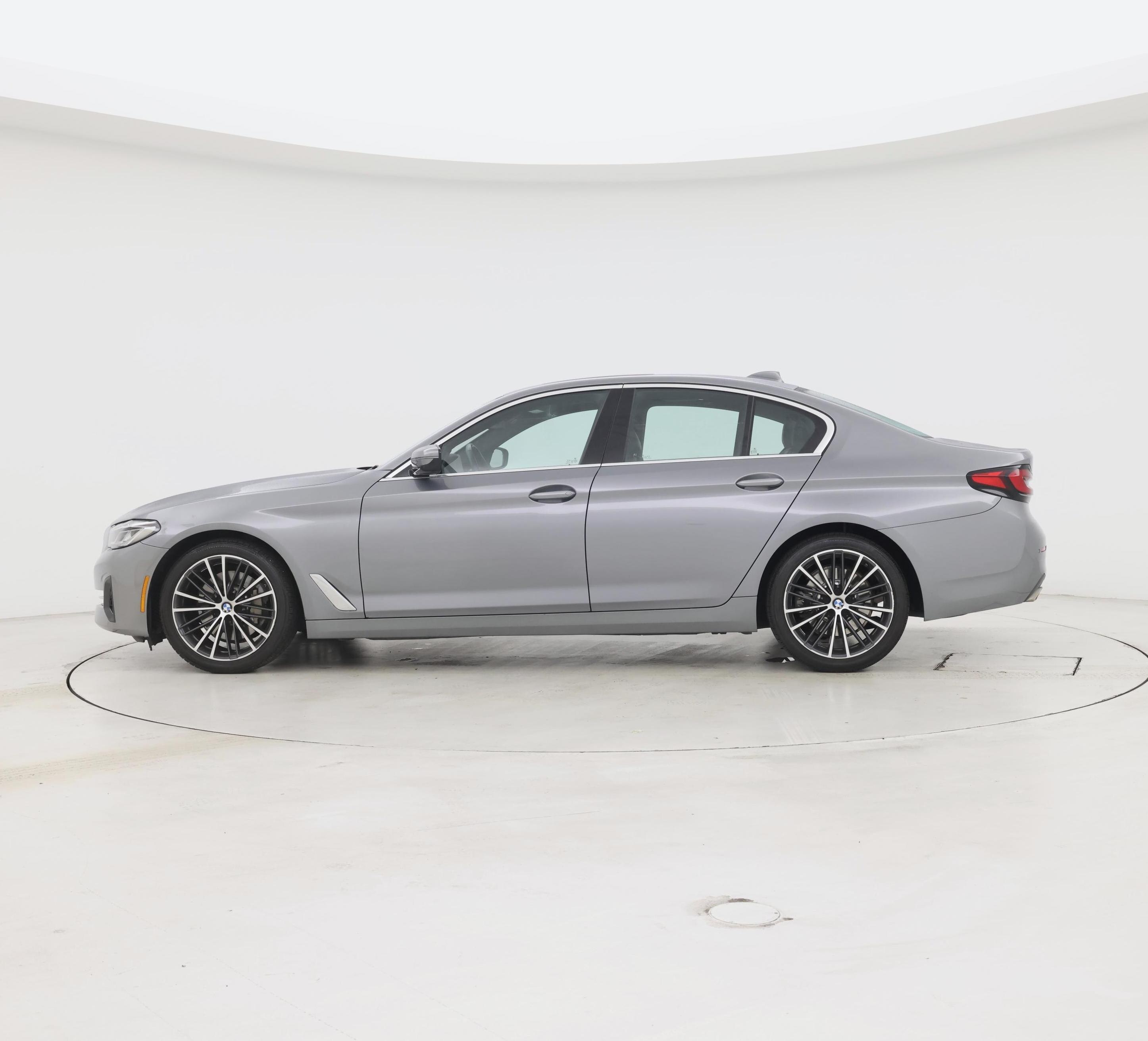 Thumbnail: 2023 BMW 5 Series - 3