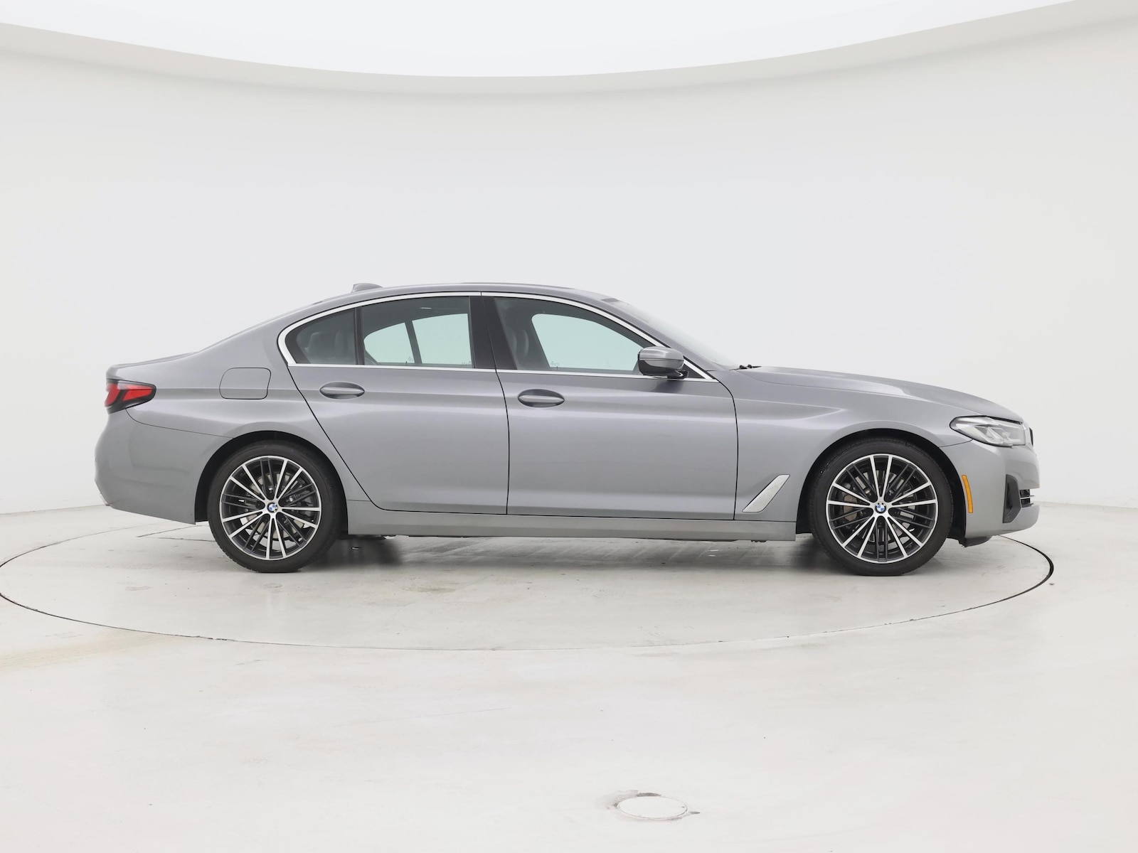 2023 BMW 5 Series 530i - Photo 8