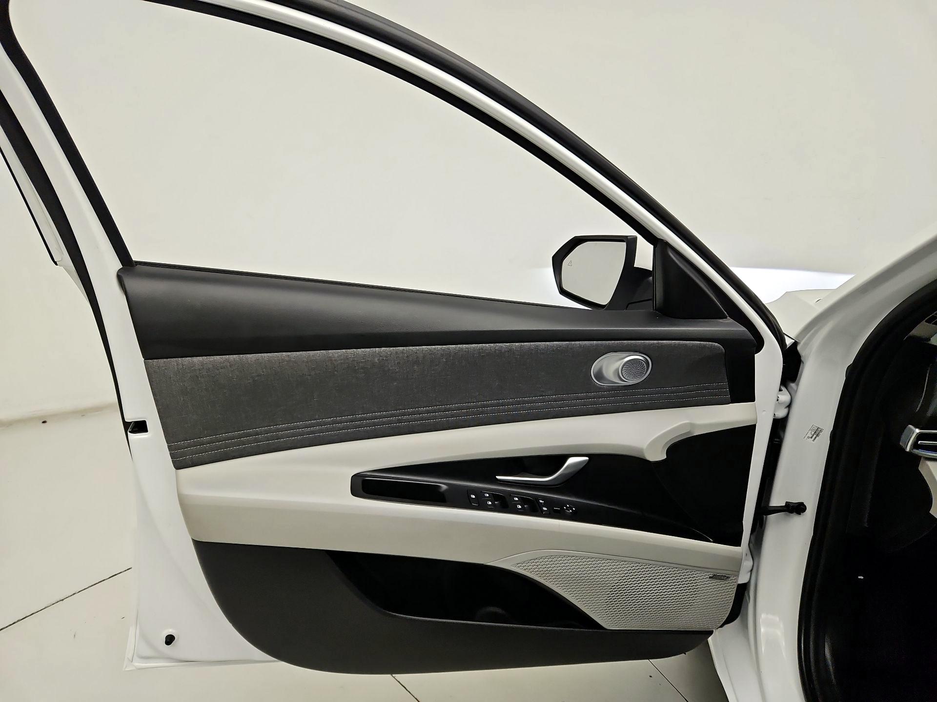 Thumbnail: 2025 Hyundai Elantra - 12