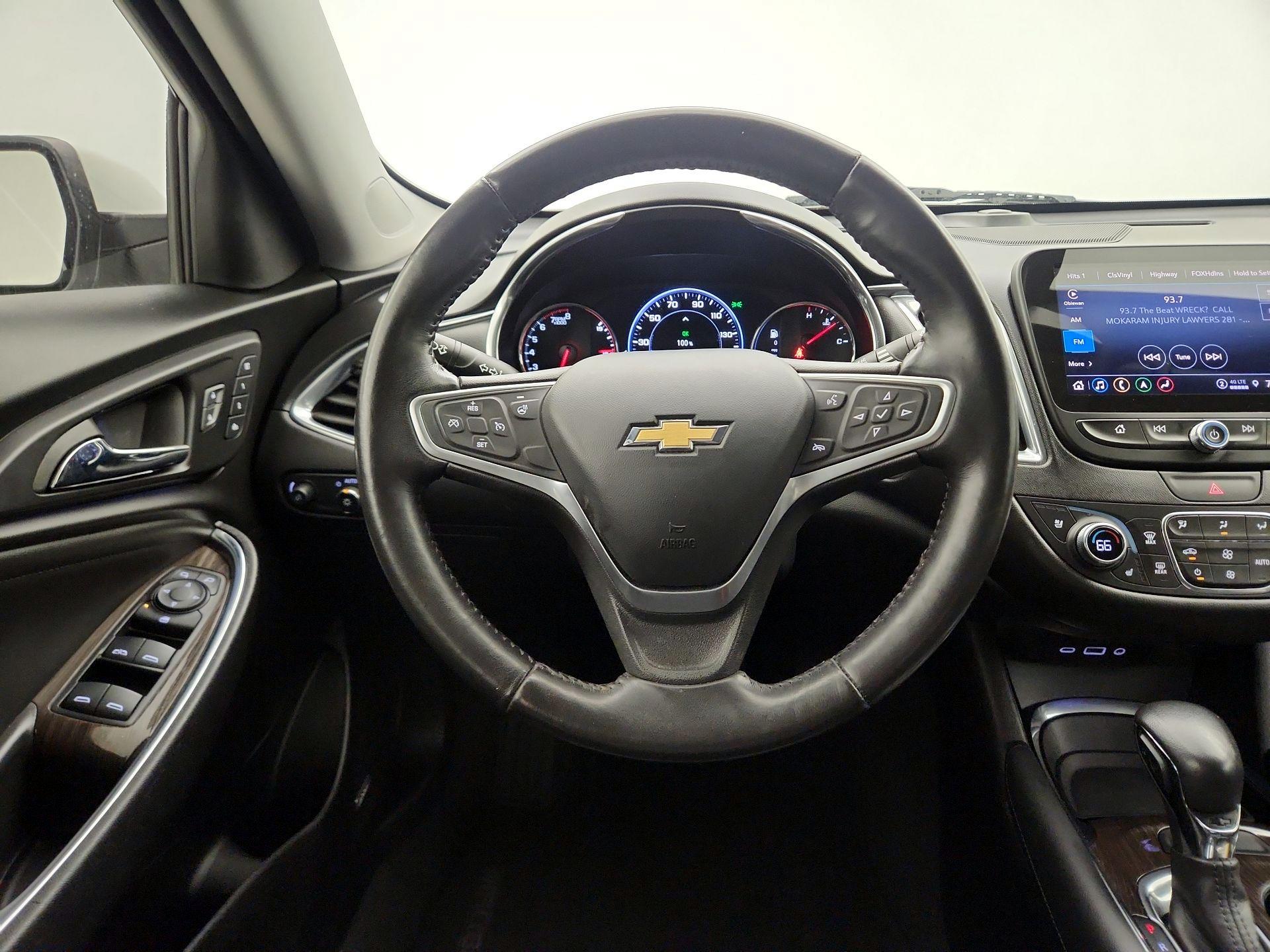 Thumbnail: 2022 Chevrolet Malibu - 10