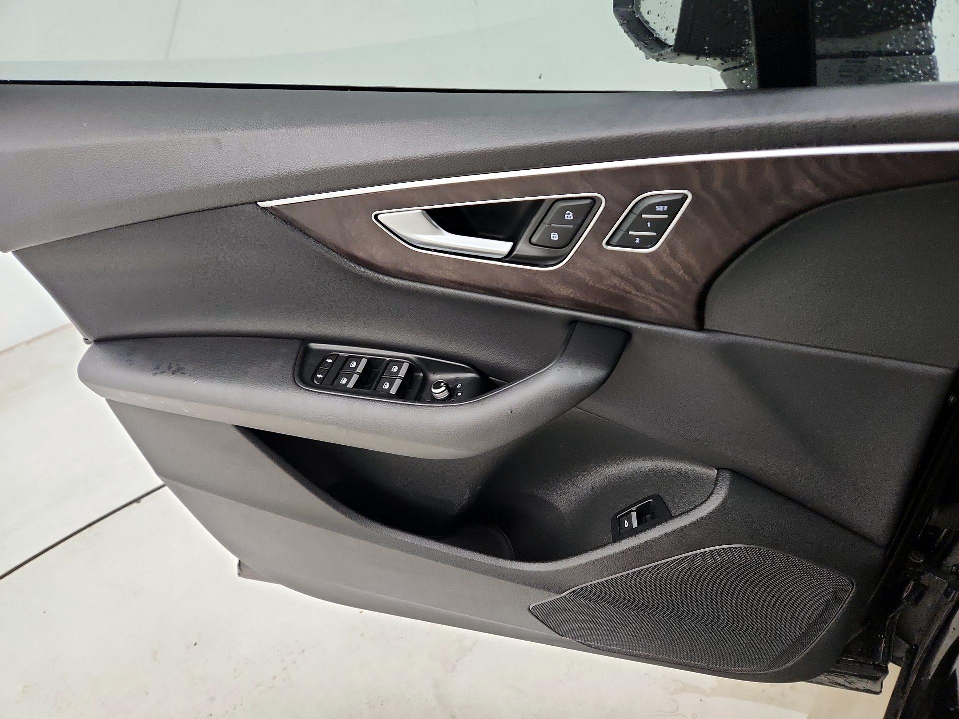 Thumbnail: 2021 Audi Q7 - 12