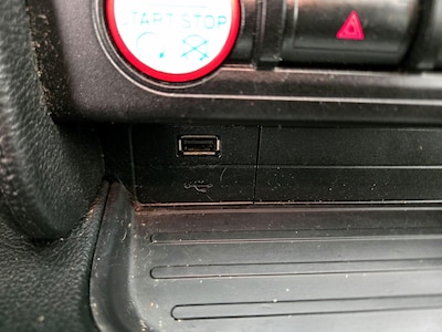 USB/AUX Ports