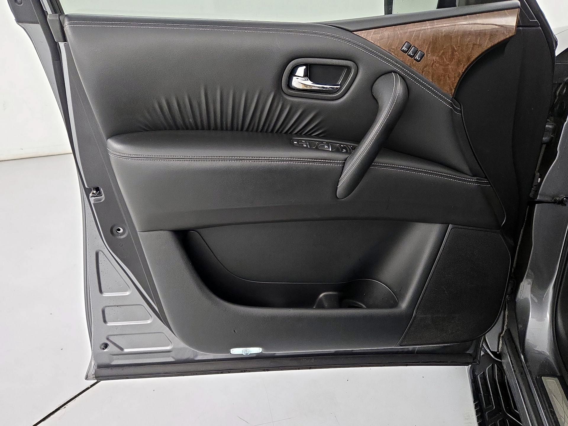 Thumbnail: 2017 INFINITI QX80 - 12