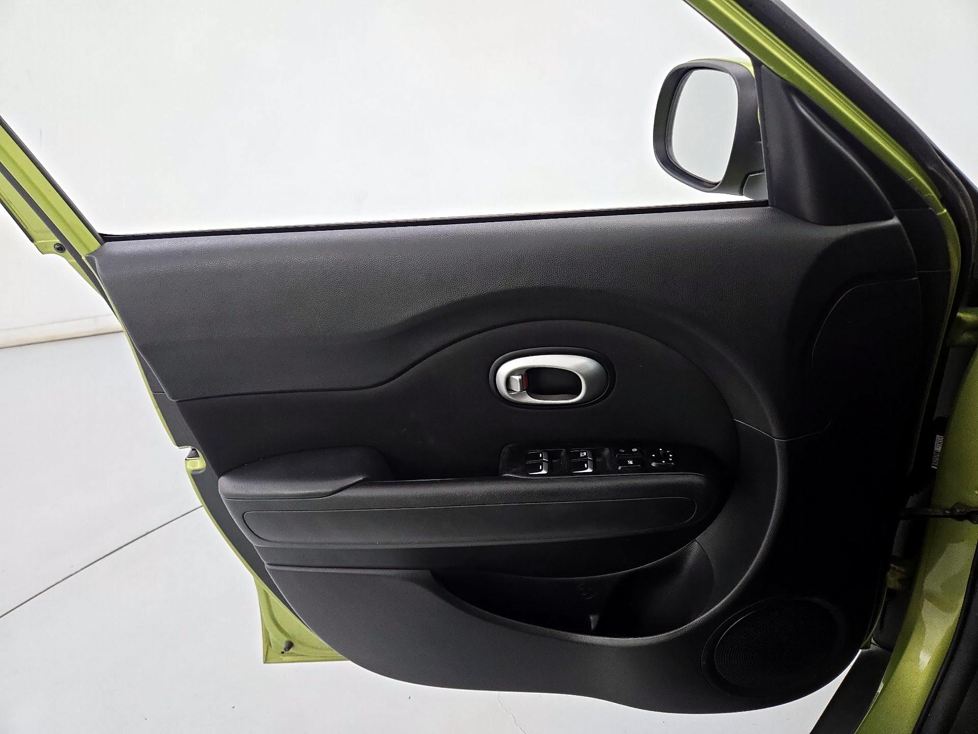 Thumbnail: 2017 Kia Soul - 12