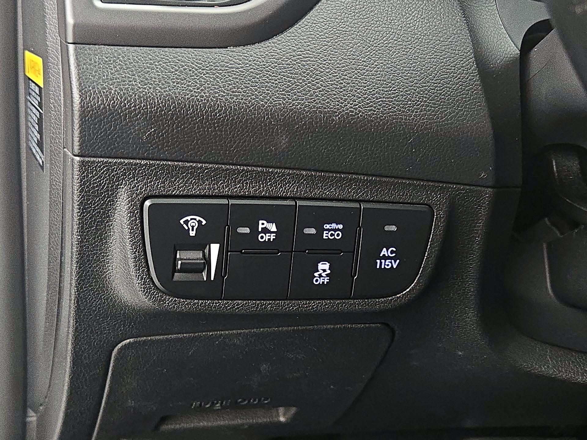 Thumbnail: 2014 Hyundai Veloster - 13