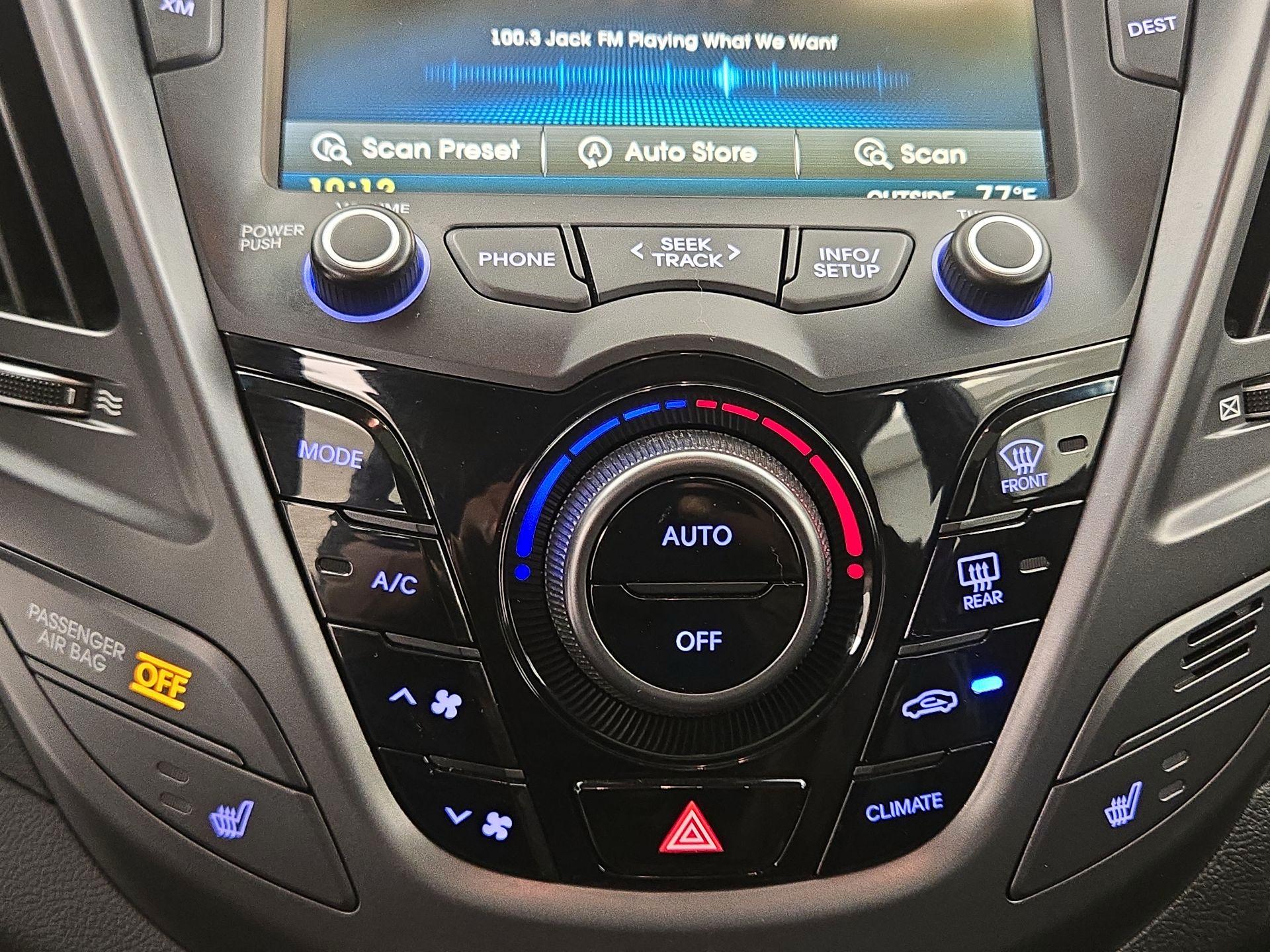 Thumbnail: 2014 Hyundai Veloster - 16