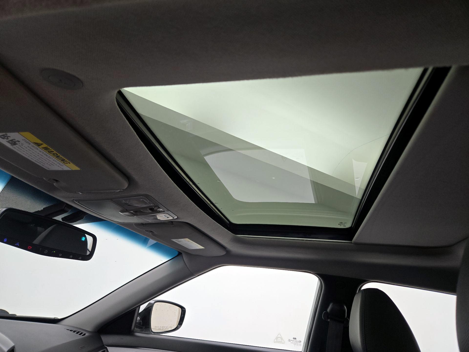 Thumbnail: 2014 Hyundai Veloster - 19