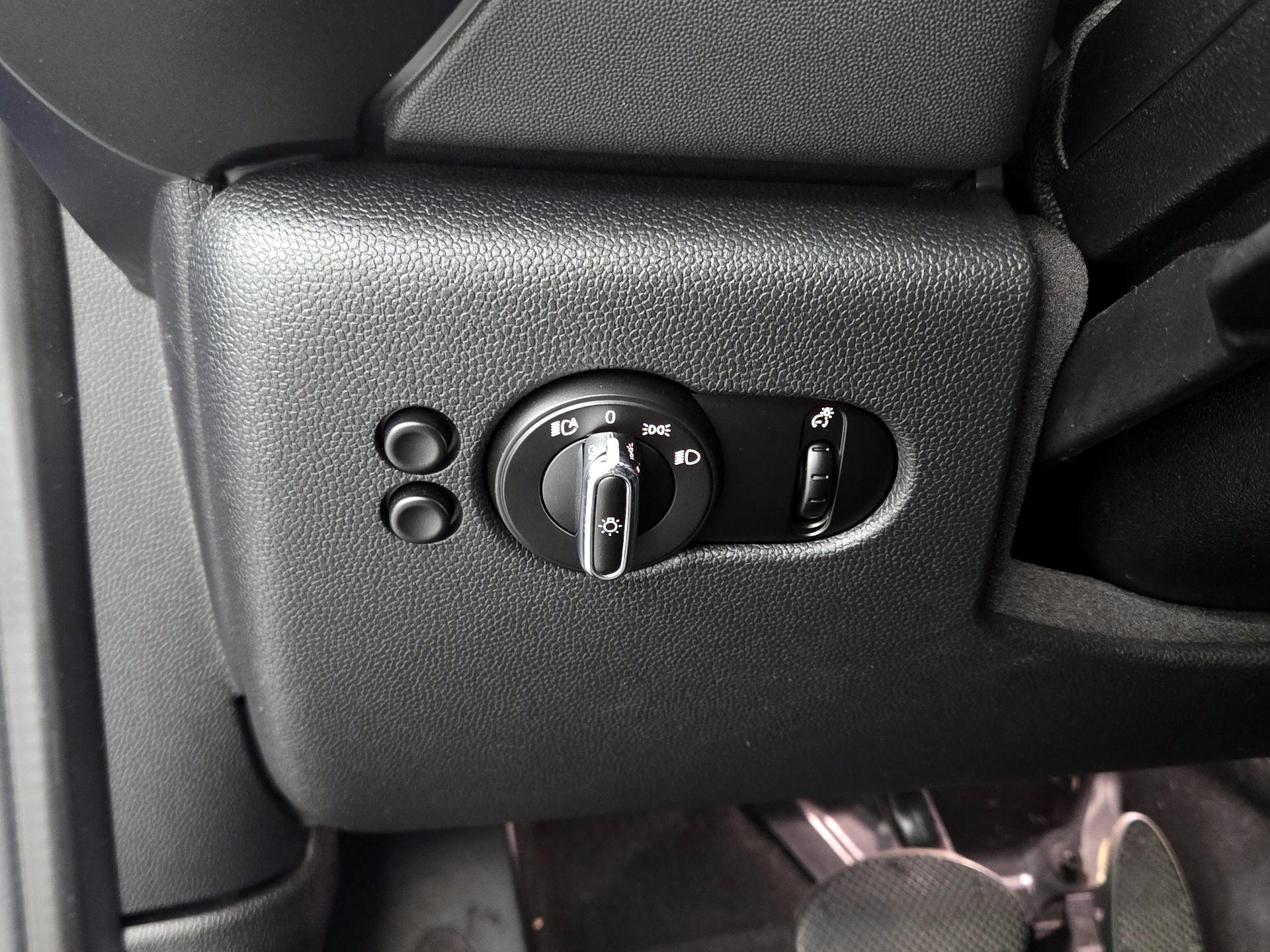 Thumbnail: 2020 MINI Cooper Hardtop - 13