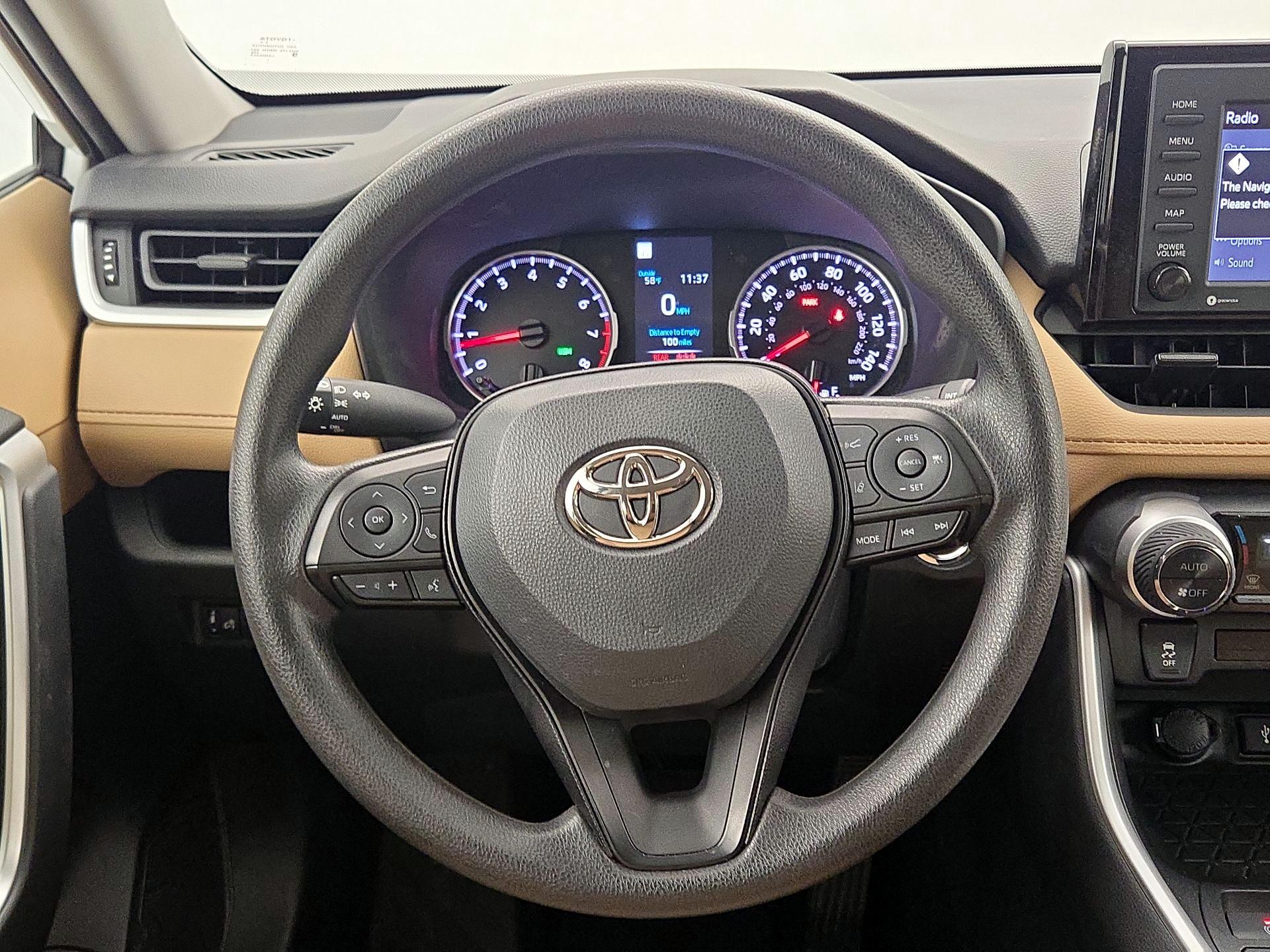 Thumbnail: 2022 Toyota RAV4 - 10