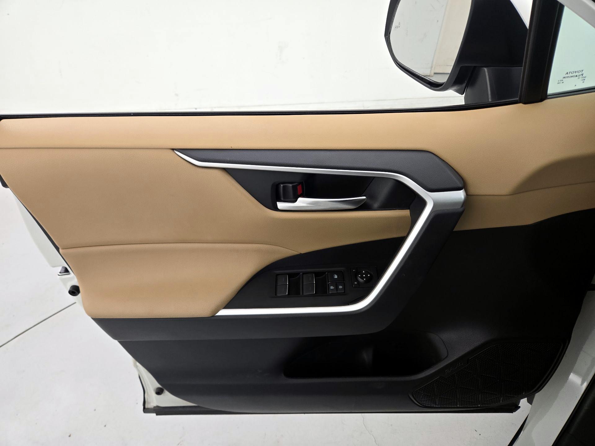 Thumbnail: 2022 Toyota RAV4 - 12