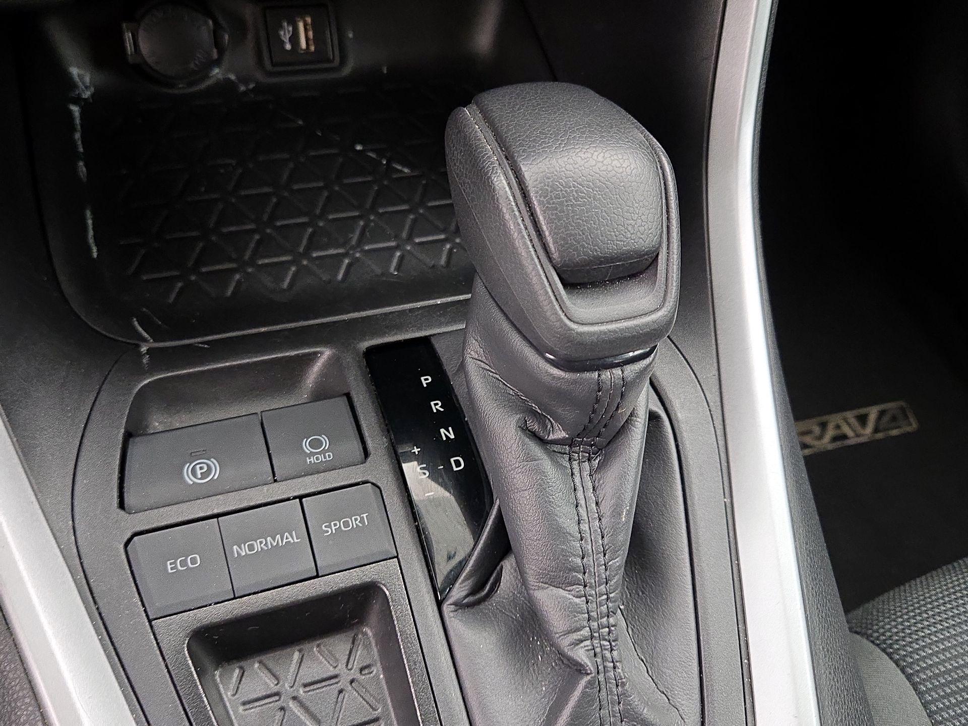 Thumbnail: 2024 Toyota RAV4 - 17