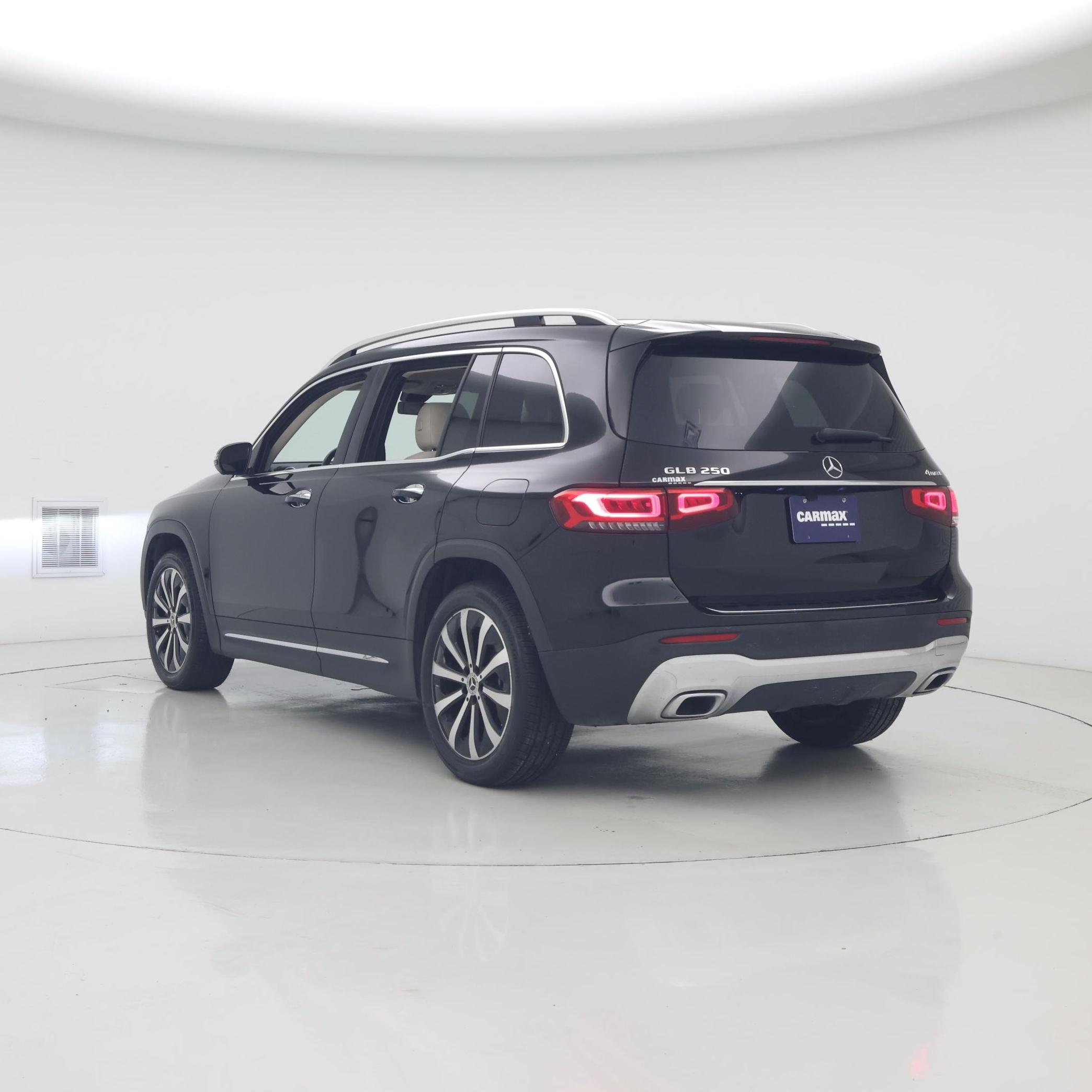 Thumbnail: 2023 Mercedes-Benz GLB - 2