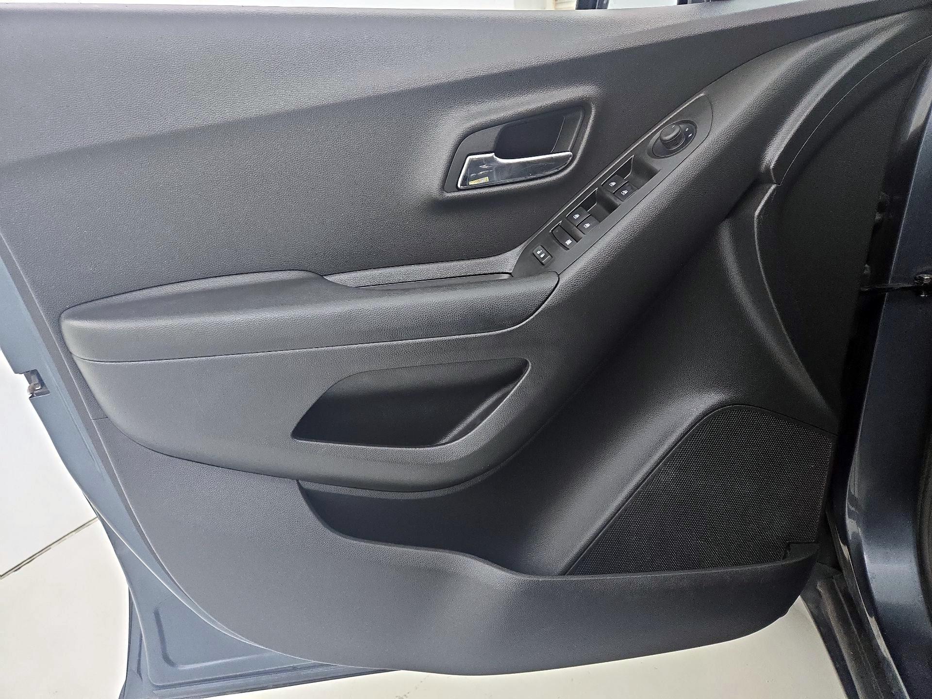 Thumbnail: 2022 Chevrolet Trax - 12