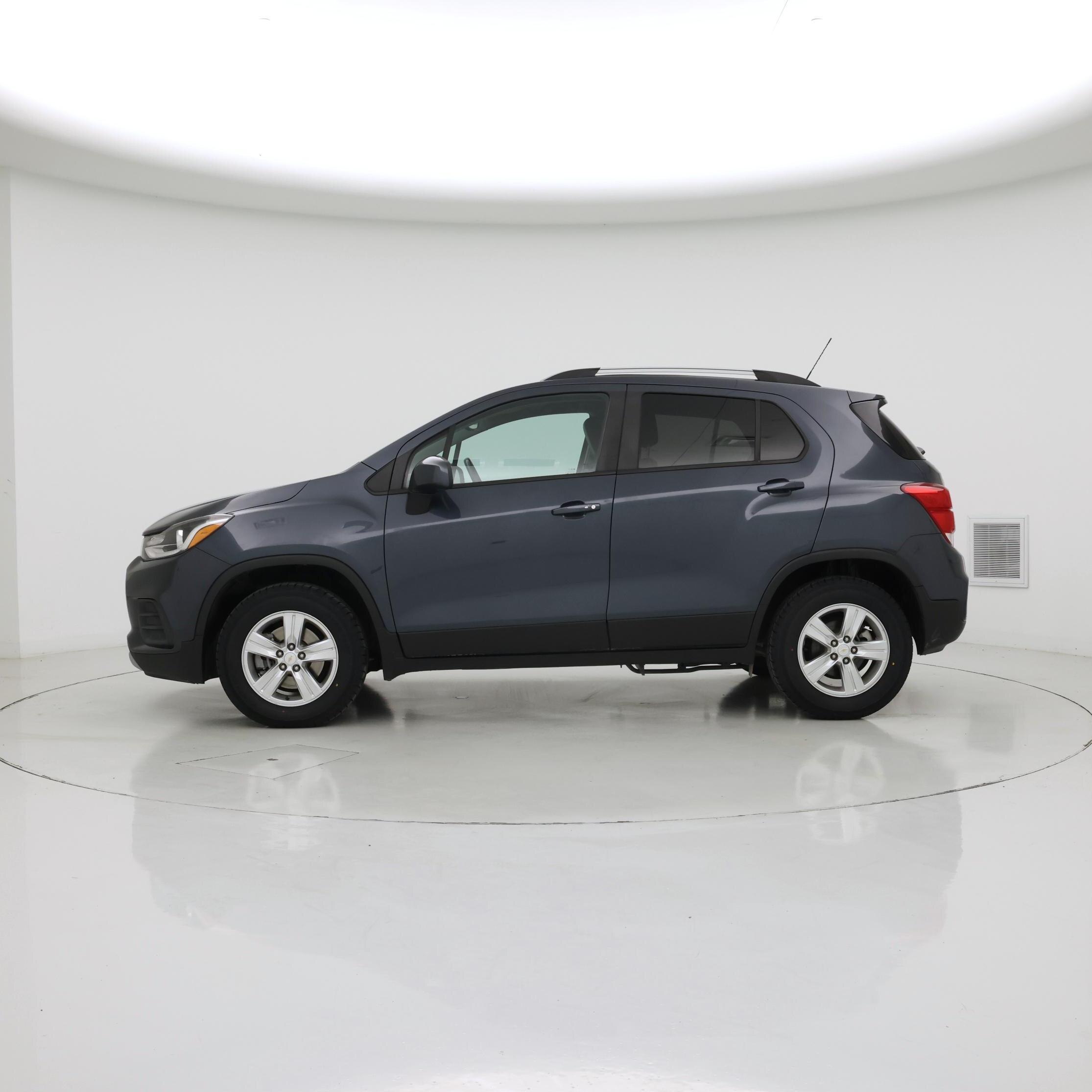 Thumbnail: 2022 Chevrolet Trax - 3