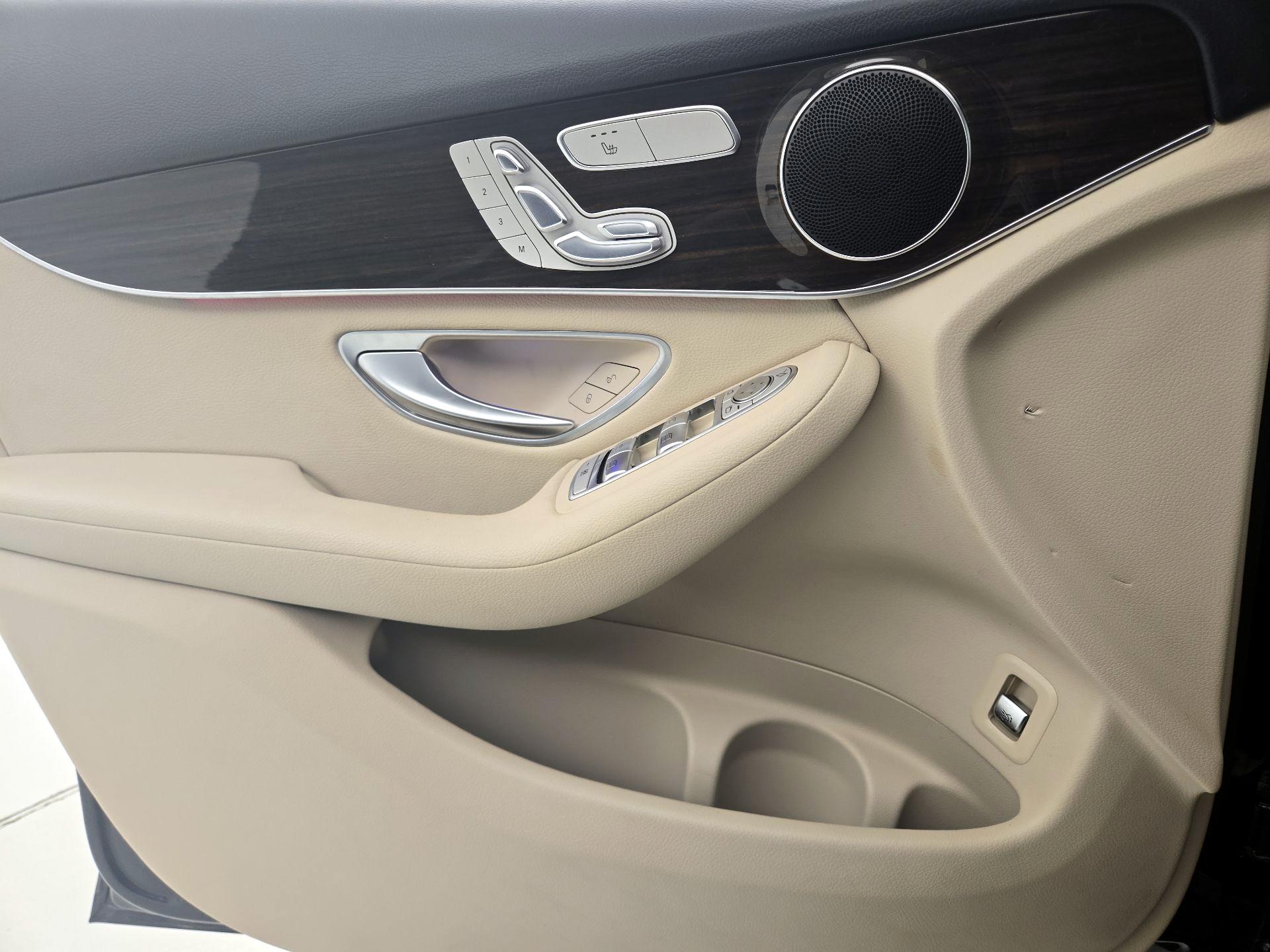 Thumbnail: 2022 Mercedes-Benz GLC - 12