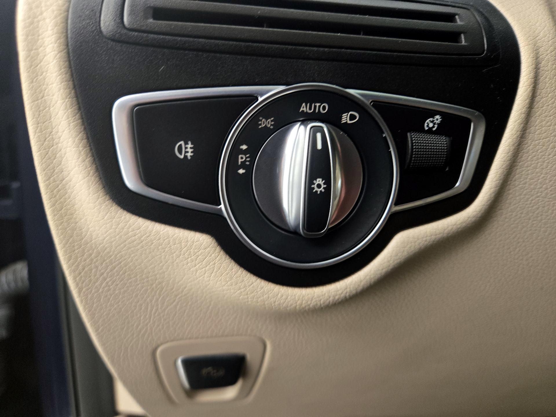 Thumbnail: 2022 Mercedes-Benz GLC - 13