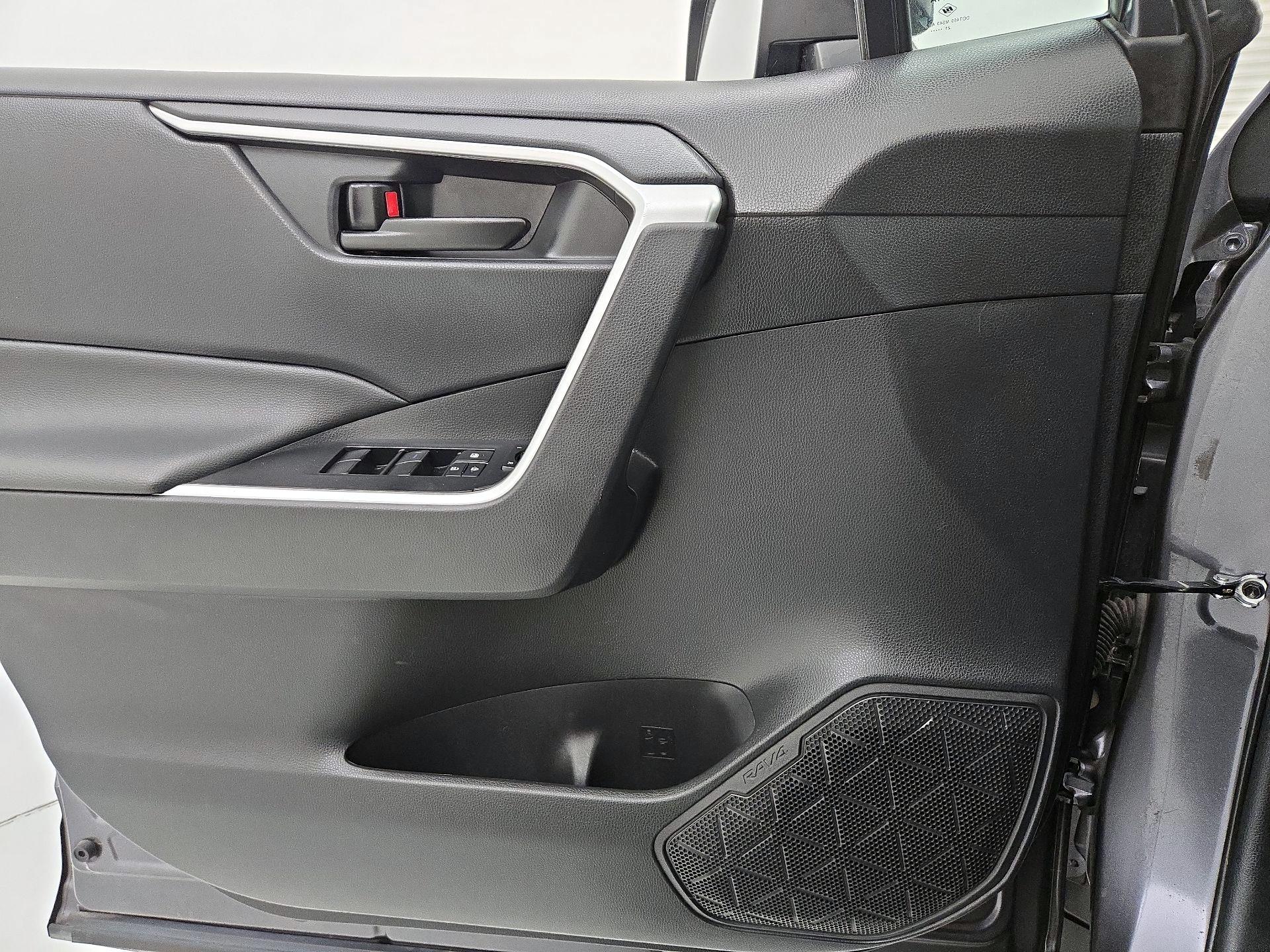 Thumbnail: 2021 Toyota RAV4 - 12