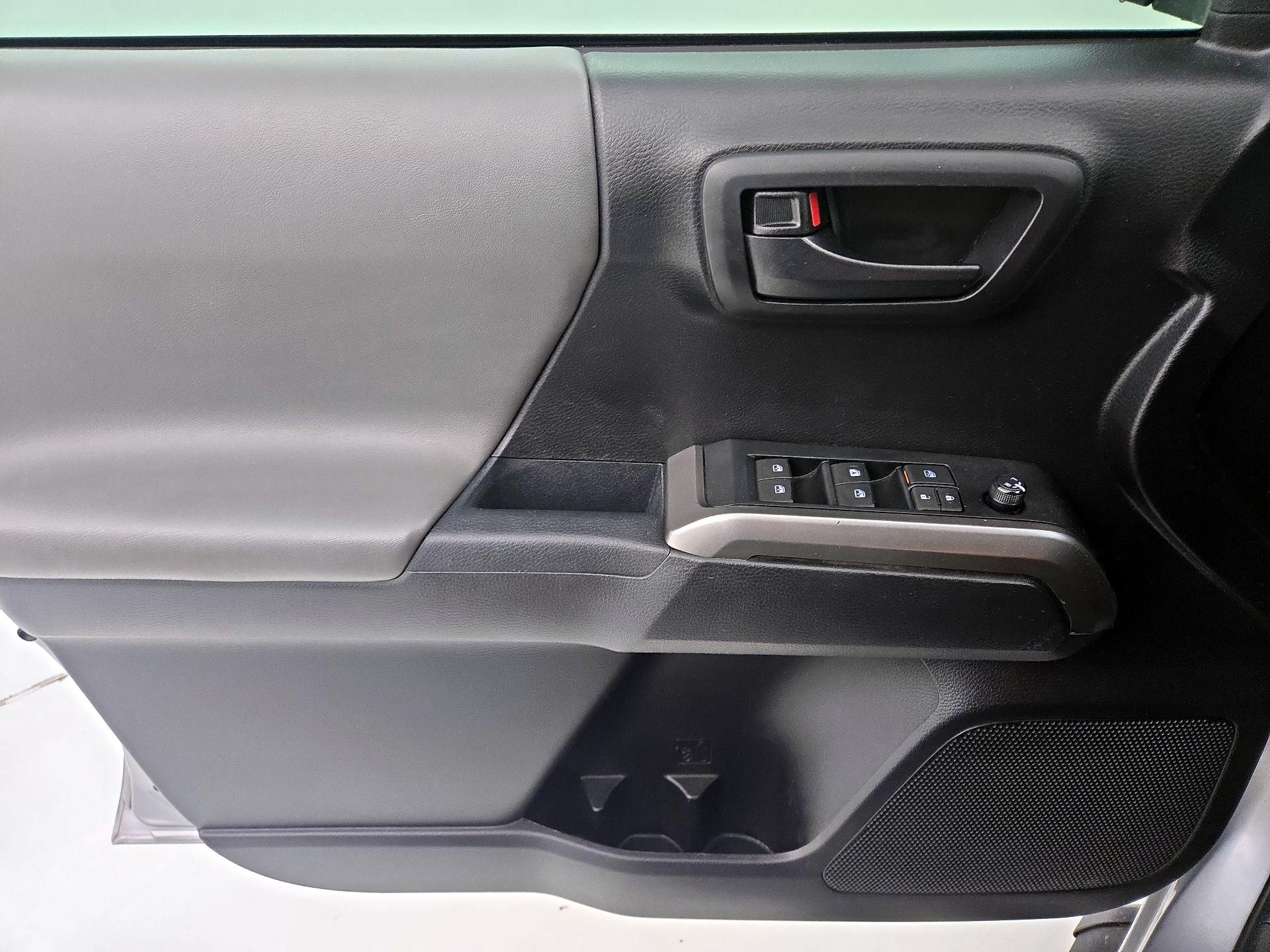 Thumbnail: 2020 Toyota Tacoma - 12