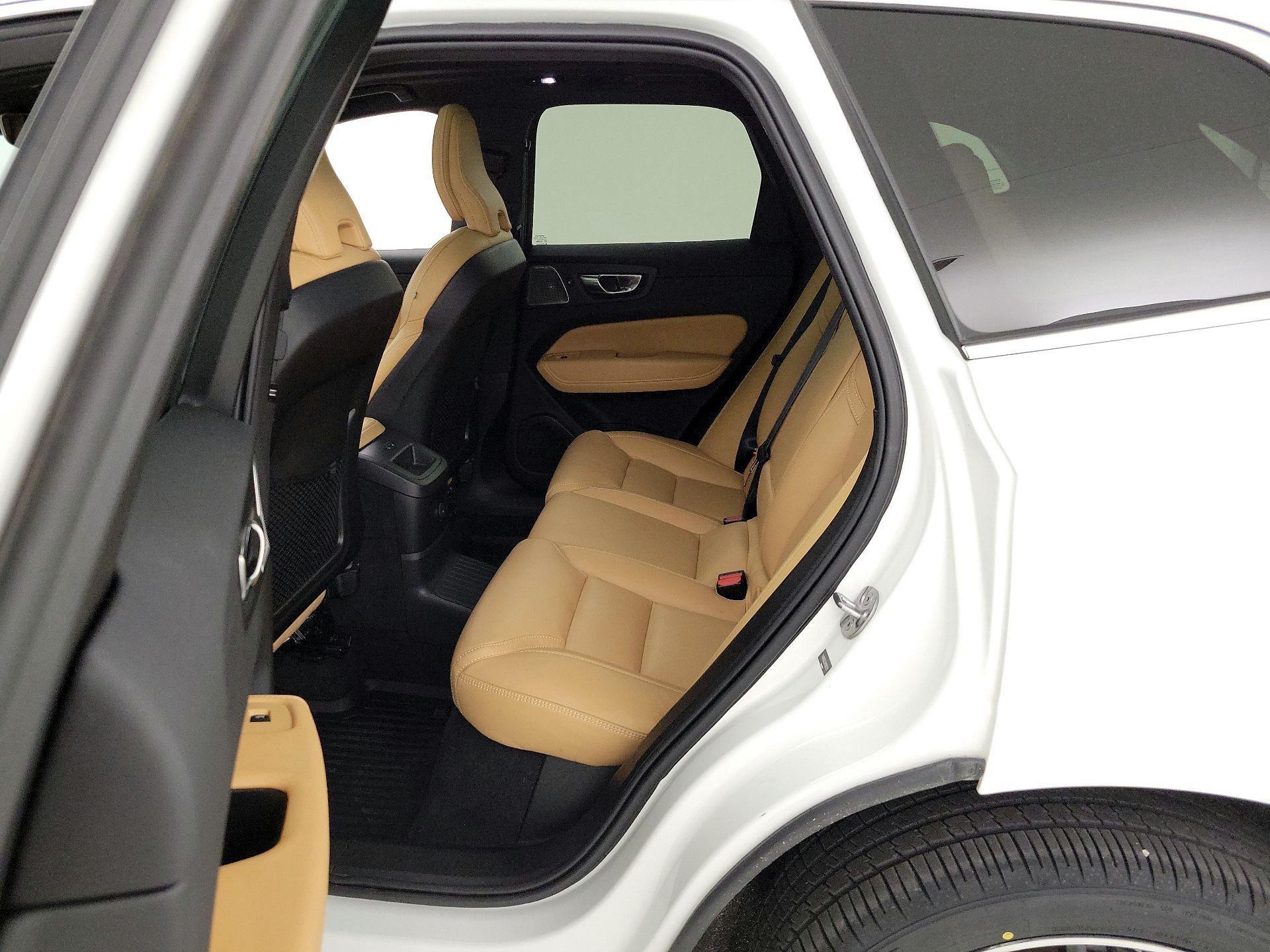 Thumbnail: 2022 Volvo XC60 - 19