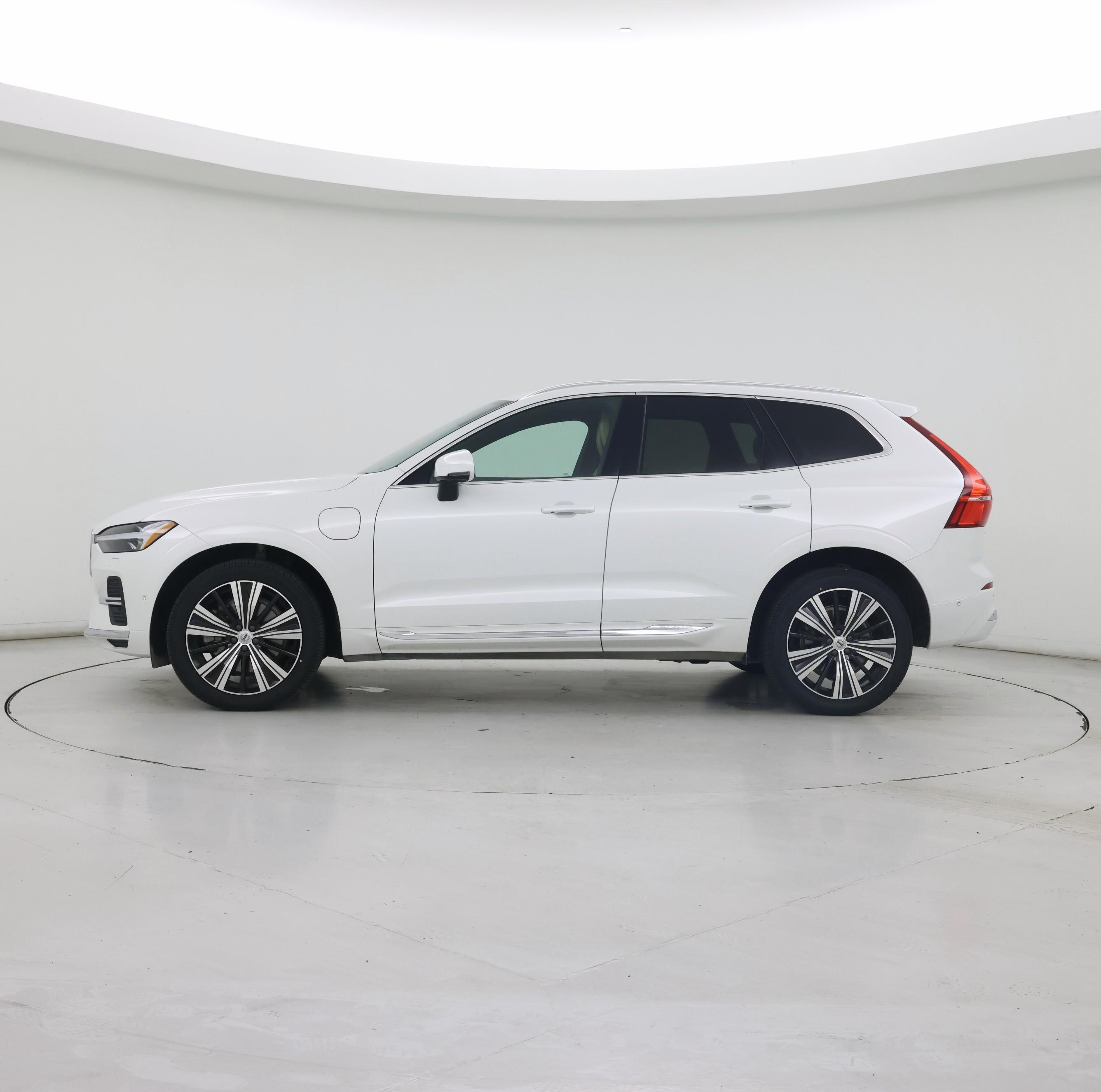 Thumbnail: 2022 Volvo XC60 - 3