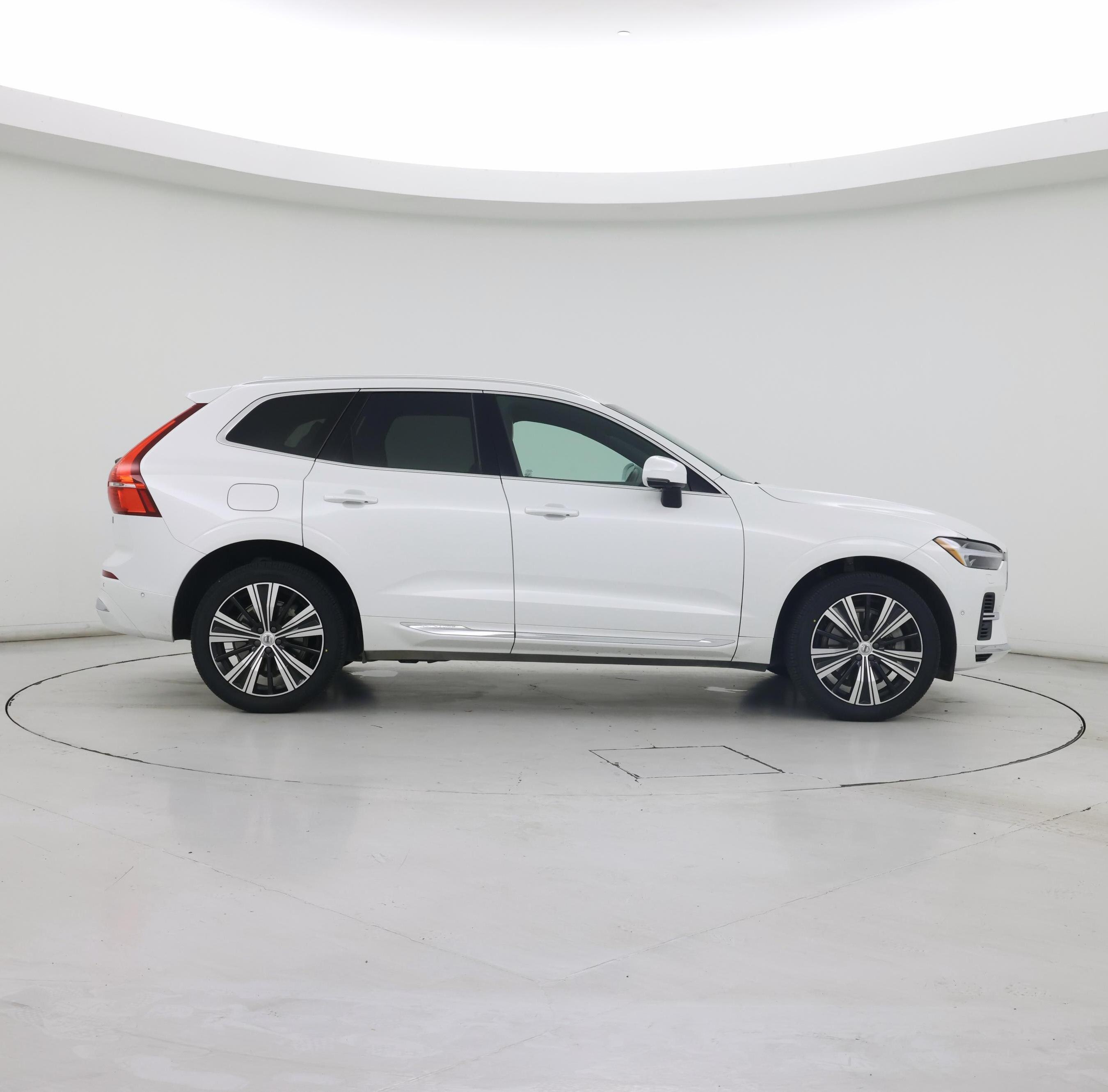 Thumbnail: 2022 Volvo XC60 - 7