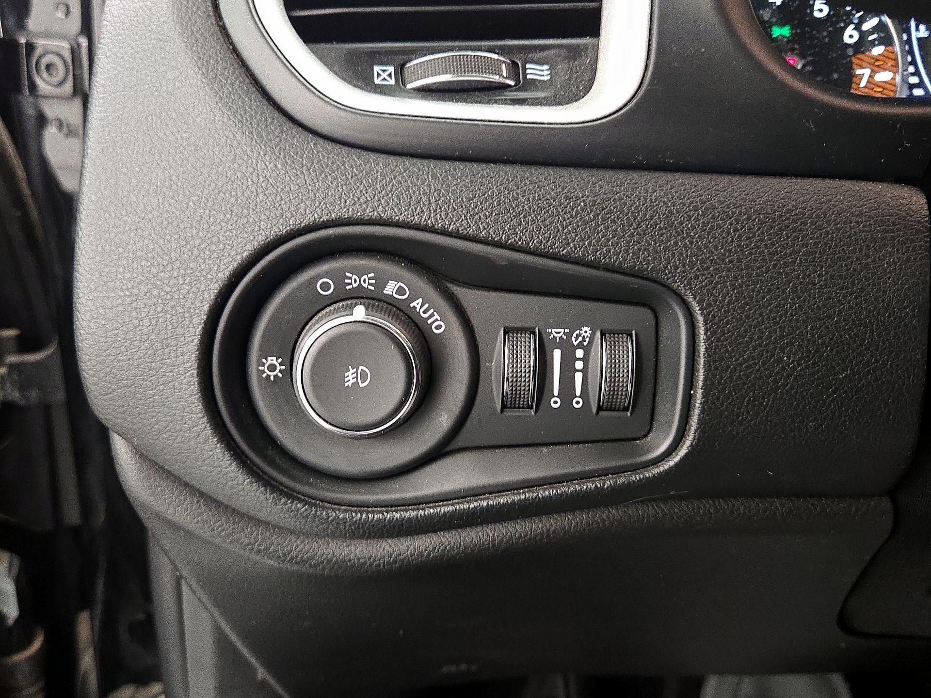 Thumbnail: 2020 Jeep Renegade - 13