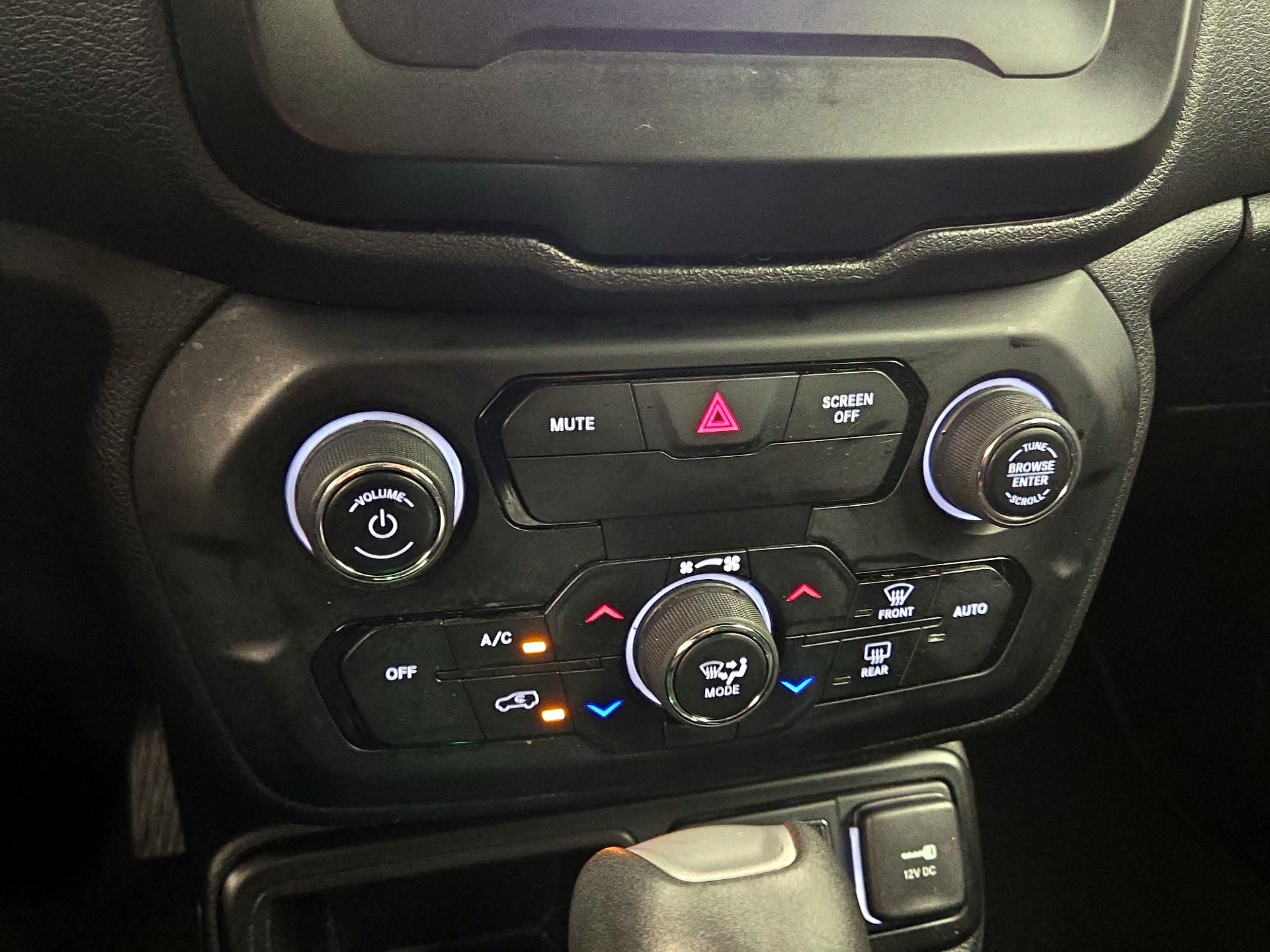 Thumbnail: 2020 Jeep Renegade - 16