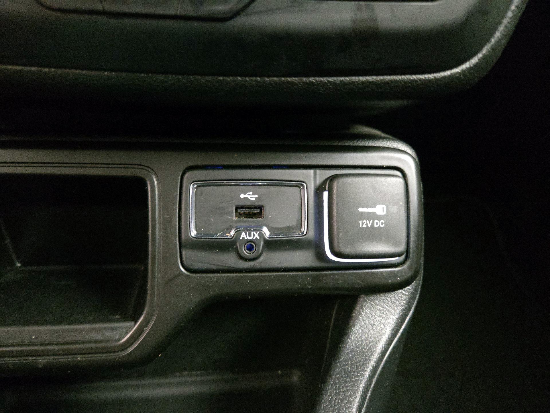 Thumbnail: 2020 Jeep Renegade - 18