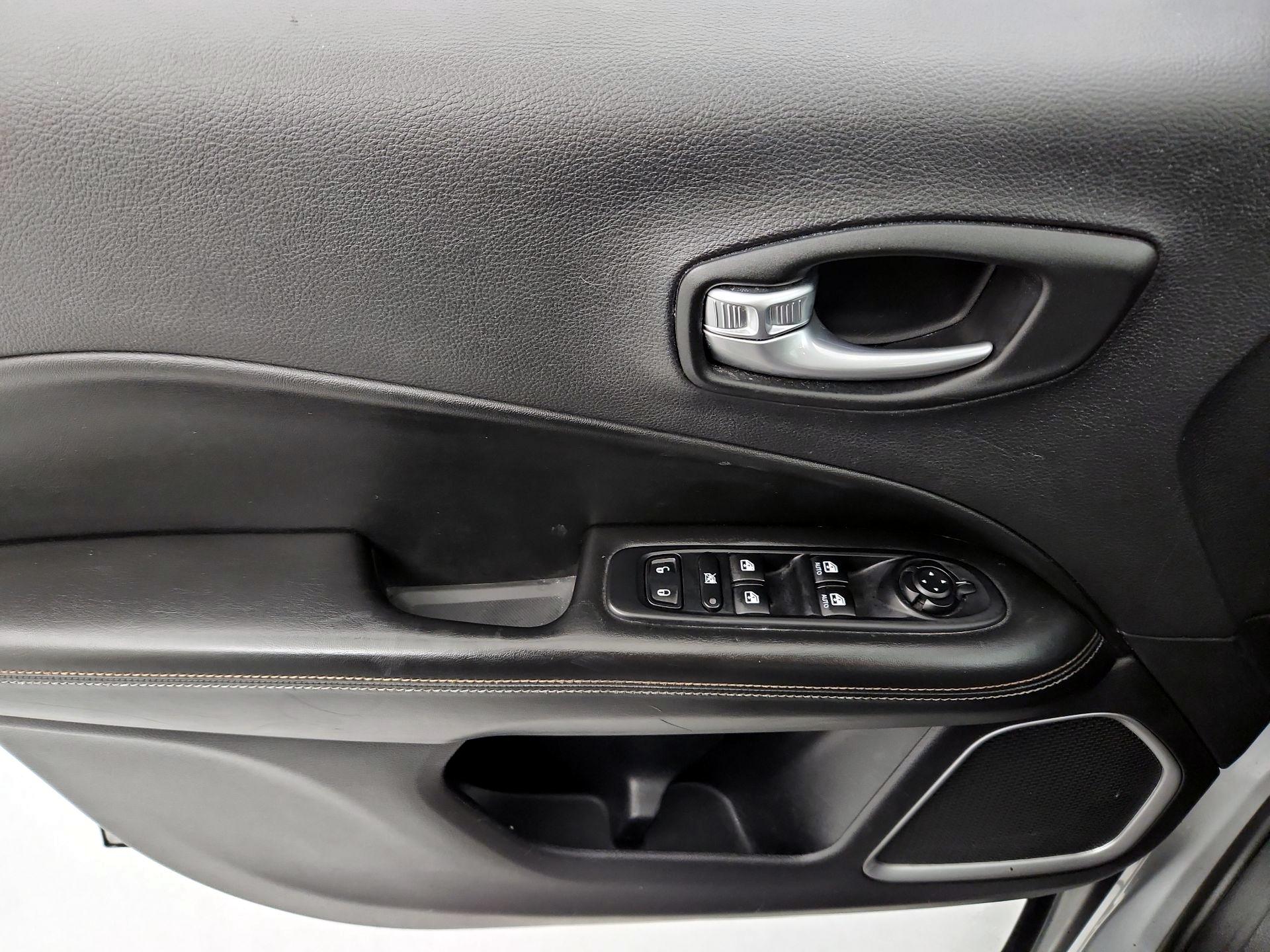 Thumbnail: 2020 Jeep Compass - 12