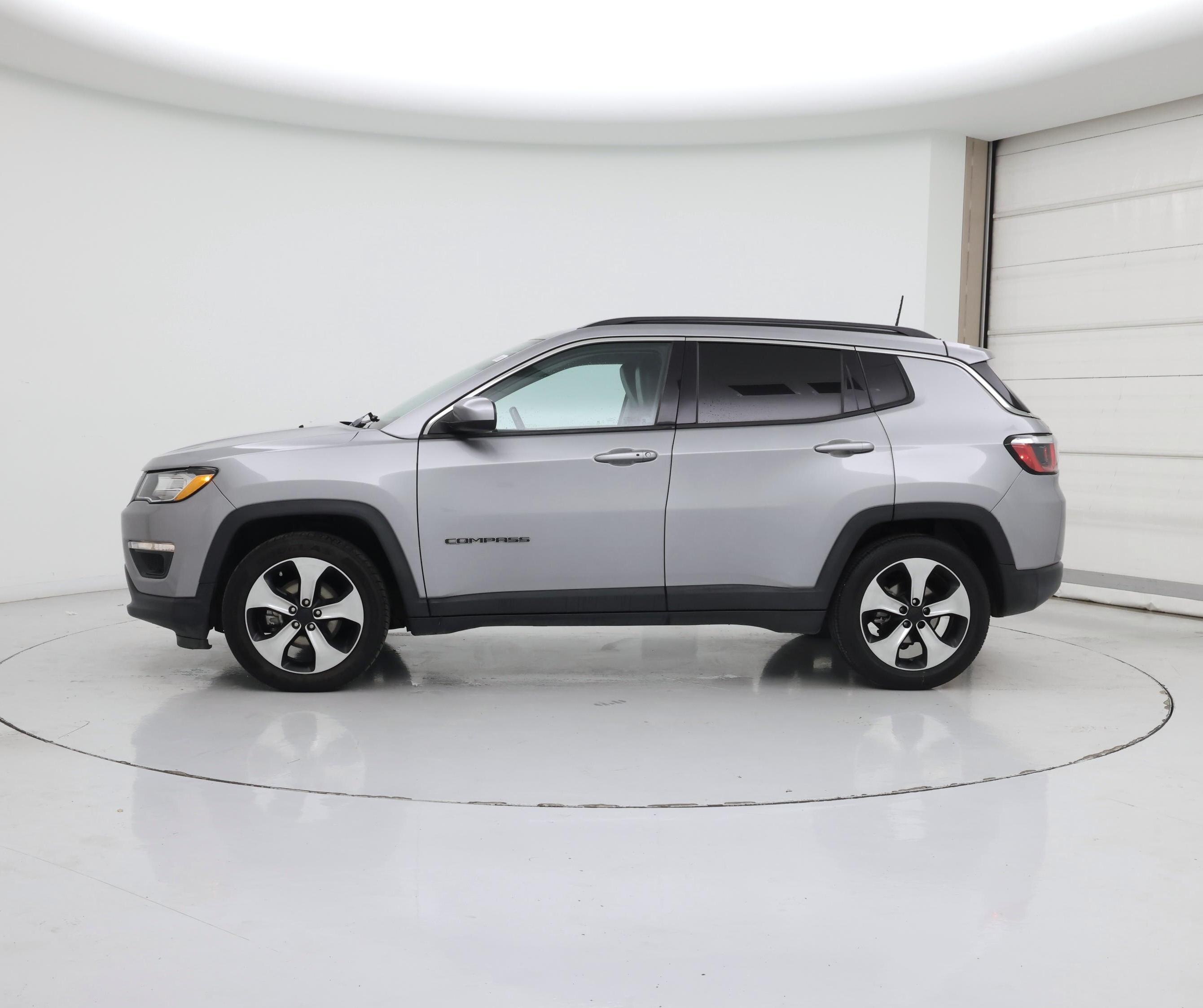 Thumbnail: 2020 Jeep Compass - 3