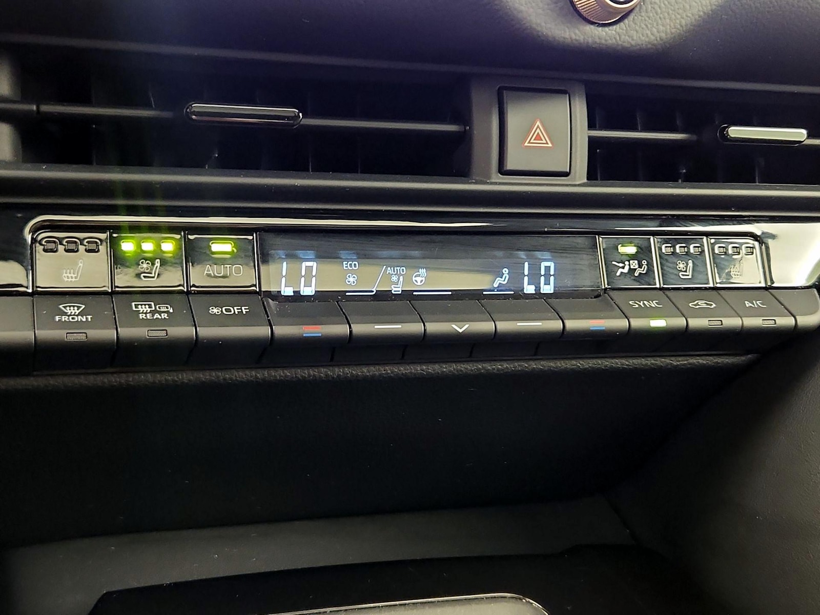 2024 Toyota Crown Limited - Photo 18