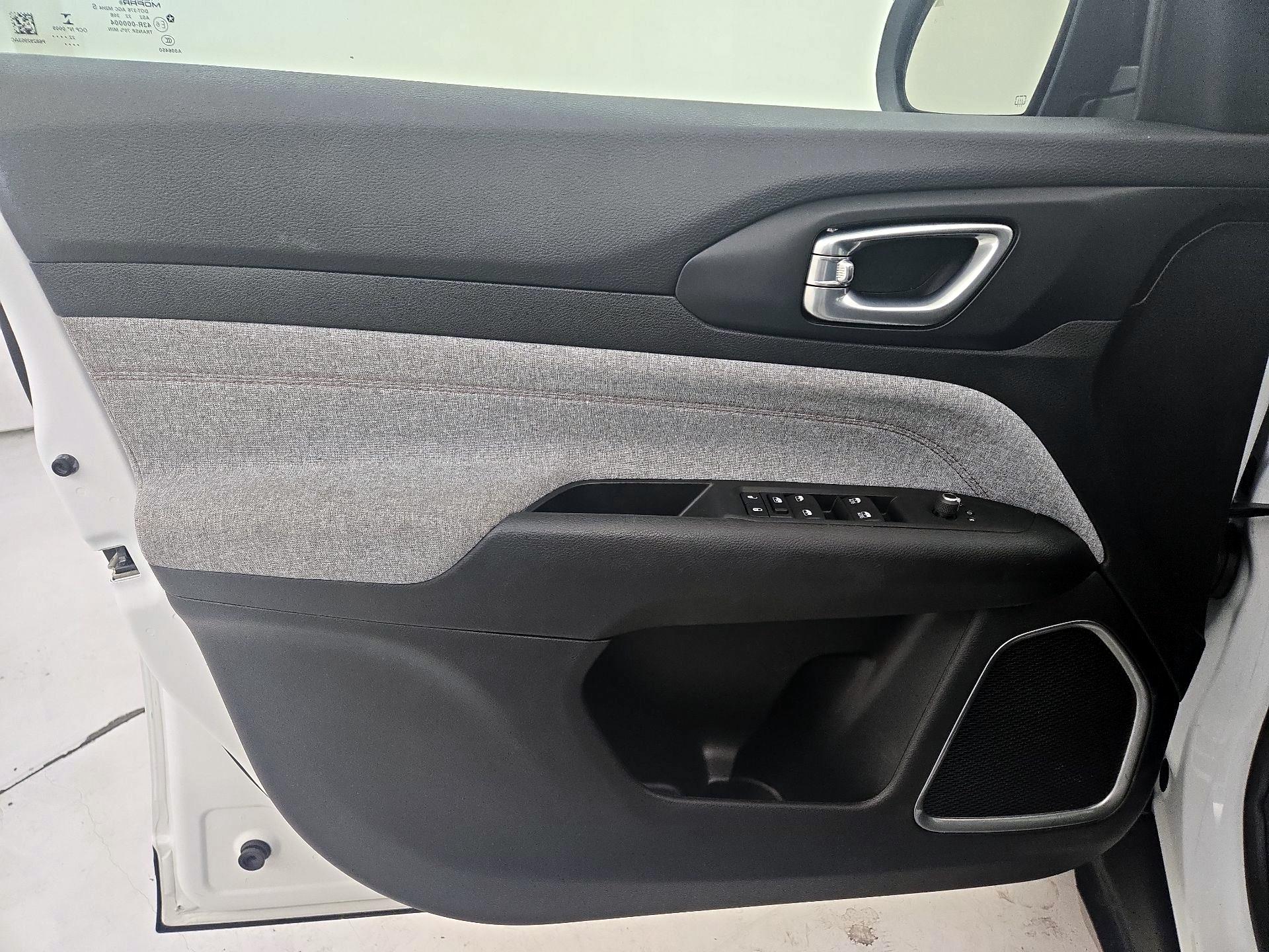 Thumbnail: 2022 Jeep Compass - 12