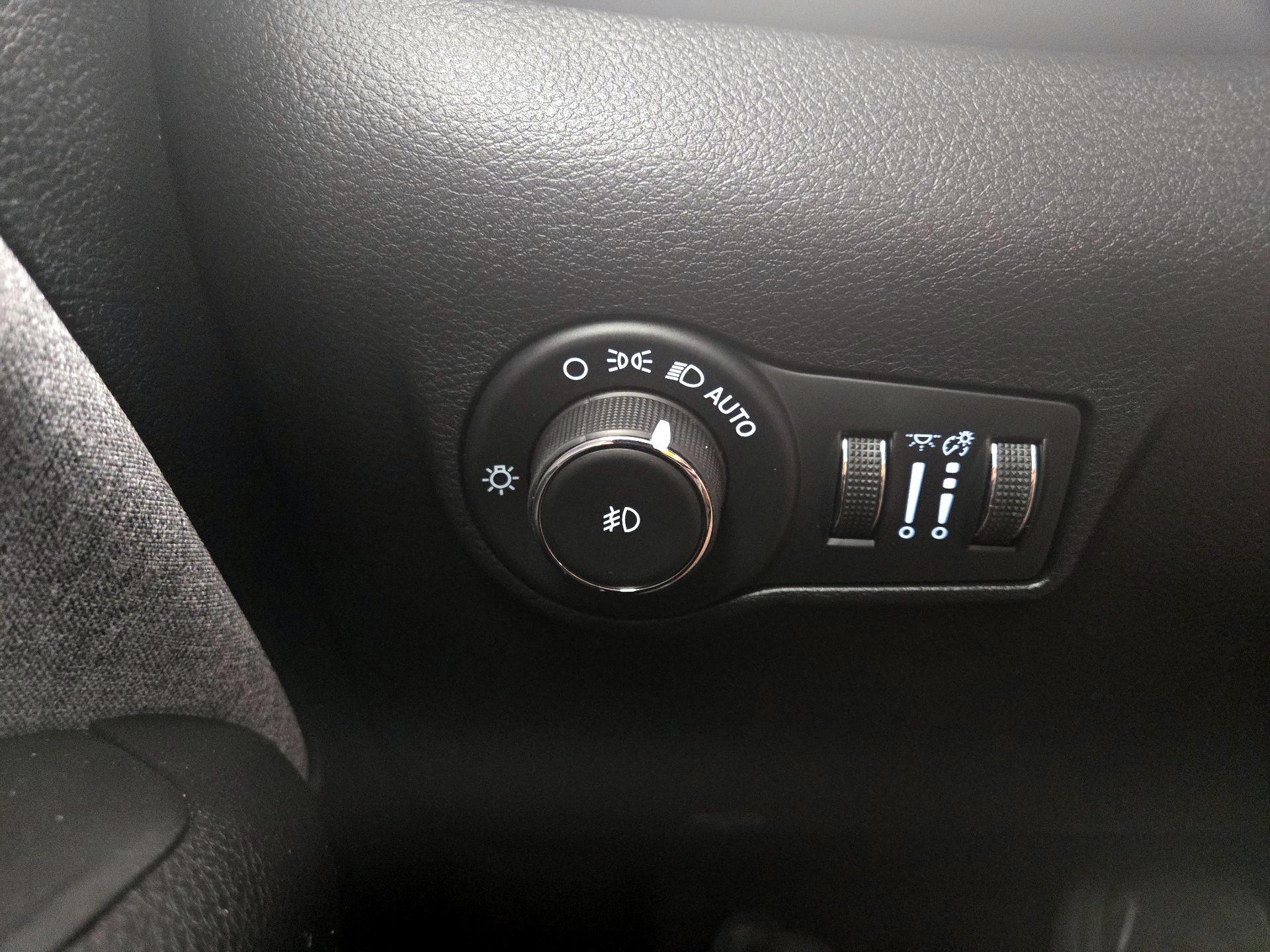 Thumbnail: 2022 Jeep Compass - 13