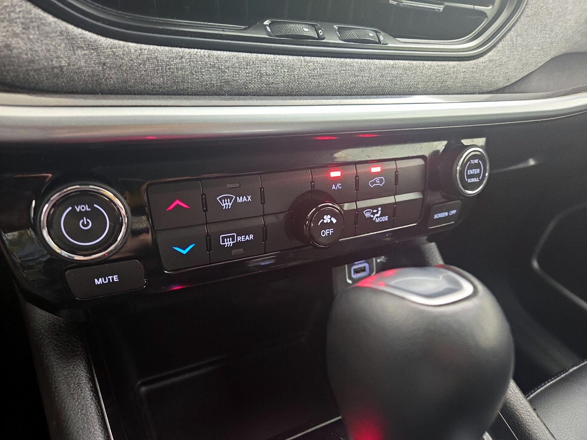 Thumbnail: 2022 Jeep Compass - 16