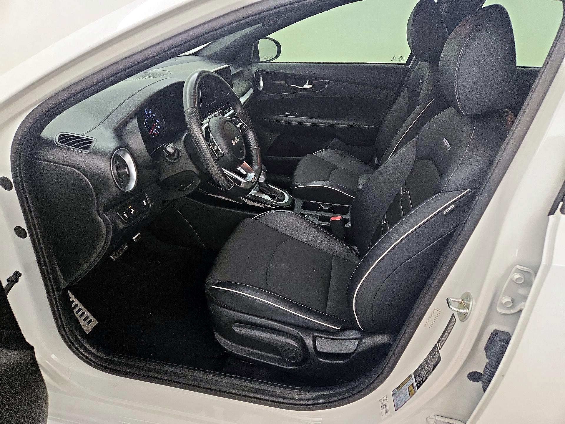 Thumbnail: 2023 Kia Forte - 11