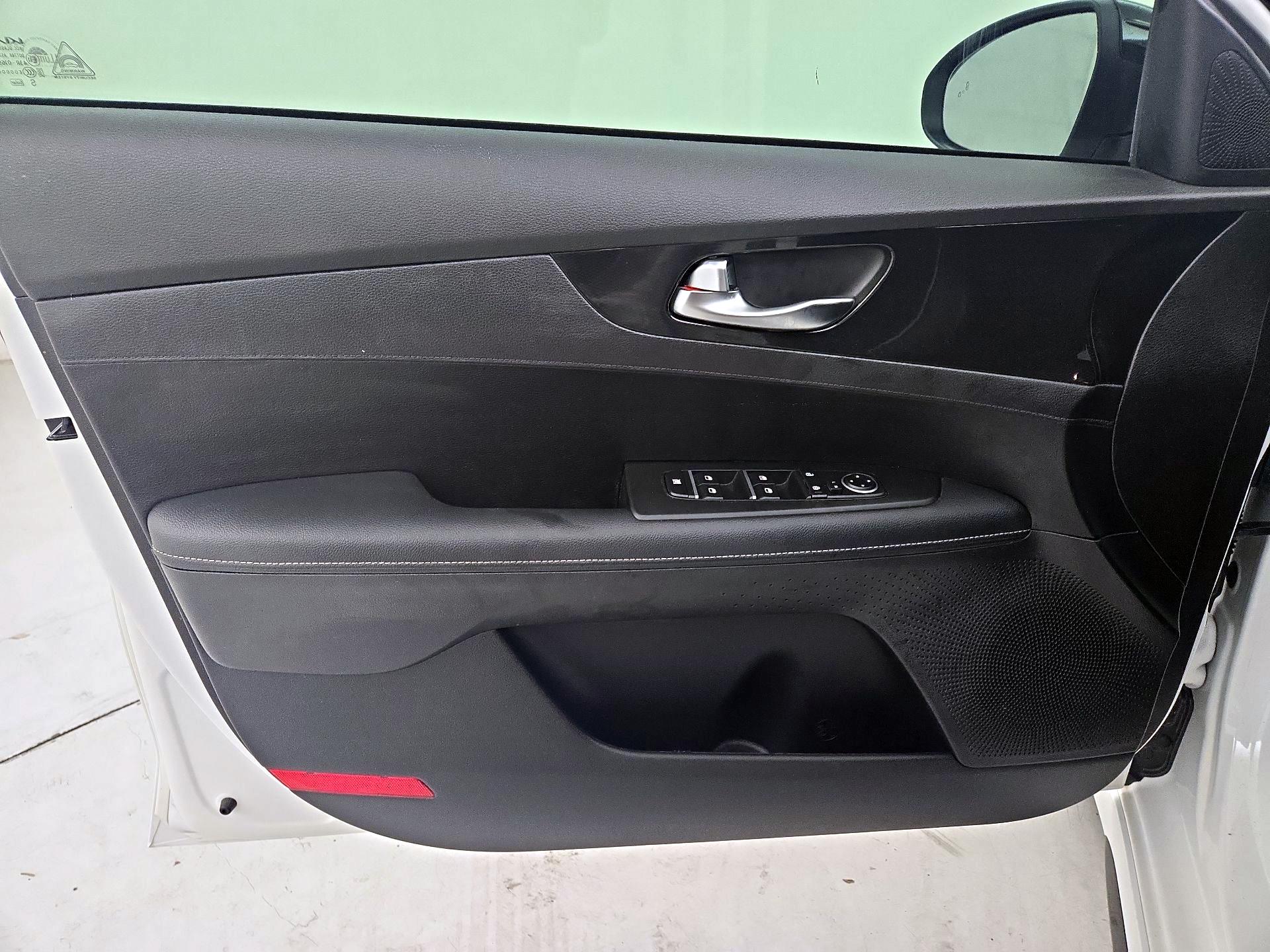 Thumbnail: 2023 Kia Forte - 12