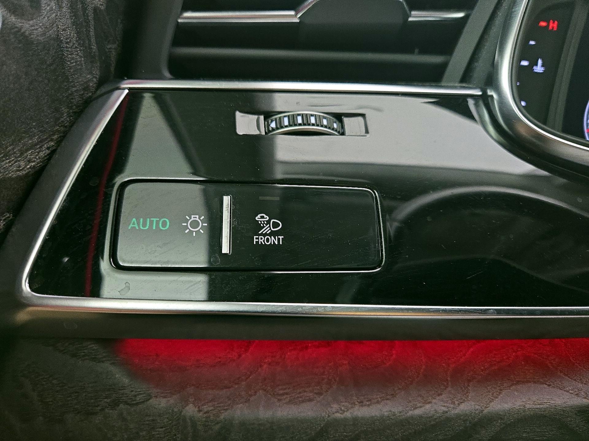 Thumbnail: 2020 Audi Q8 - 13