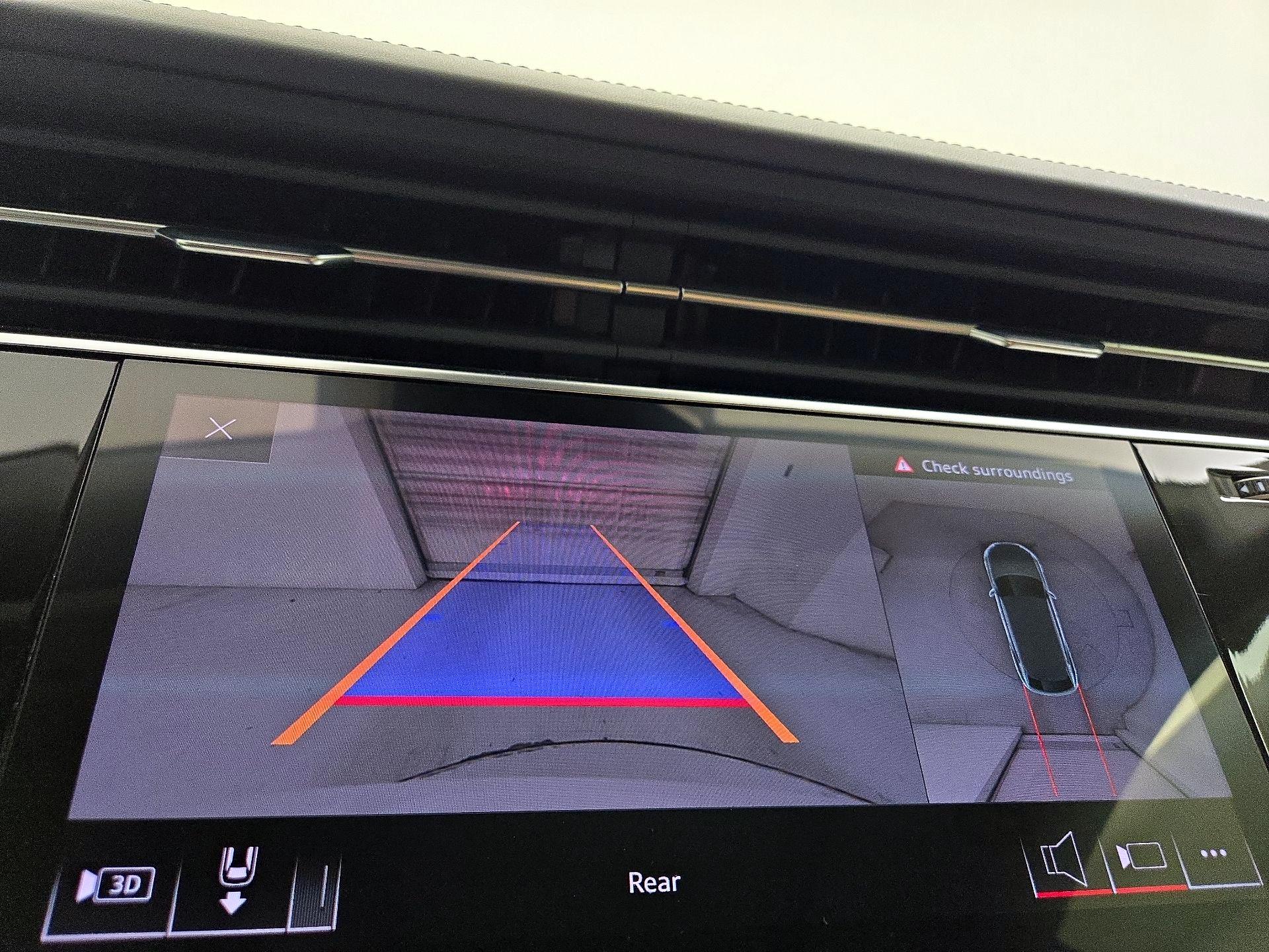 Thumbnail: 2020 Audi Q8 - 15